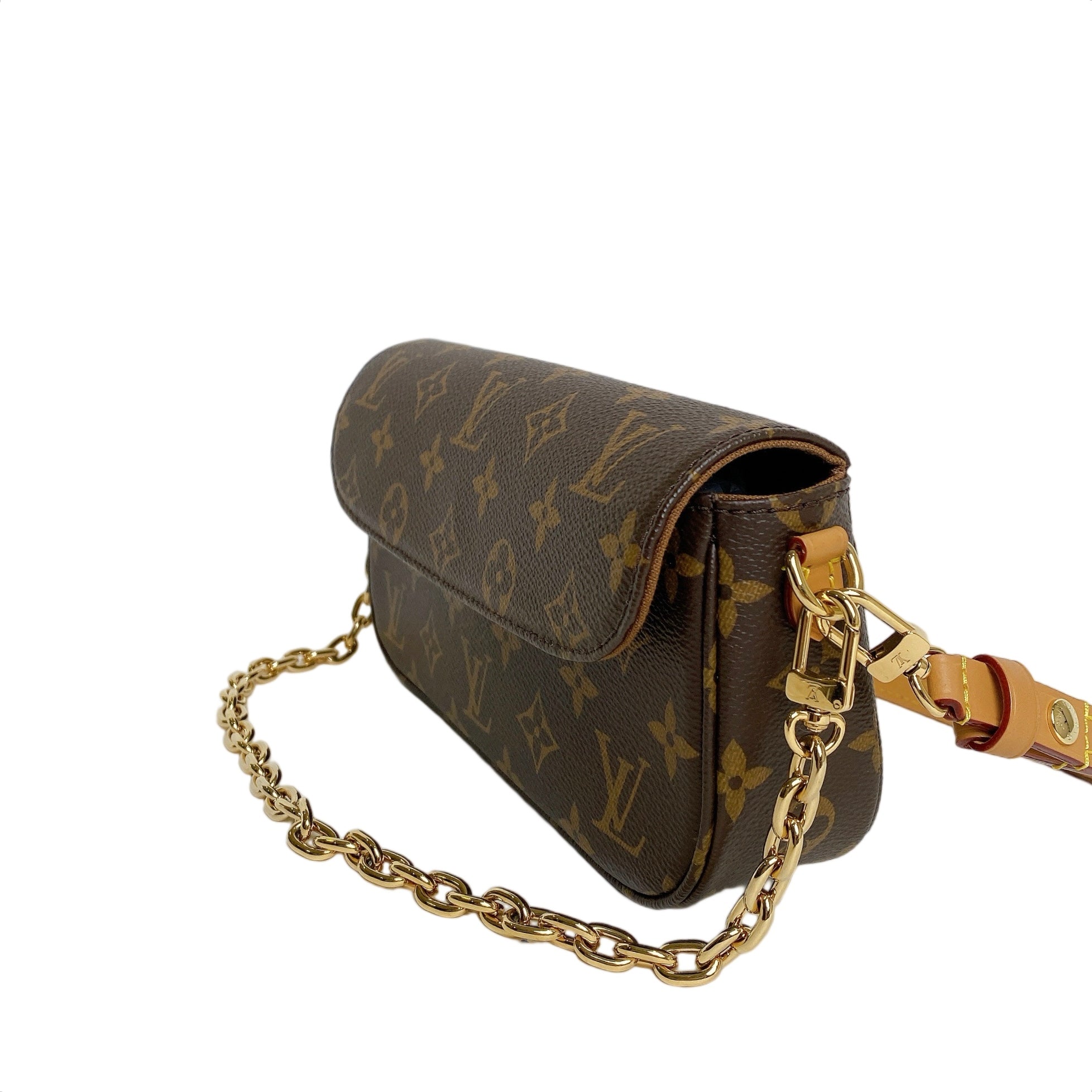 LV IVY WALLET ON CHAIN