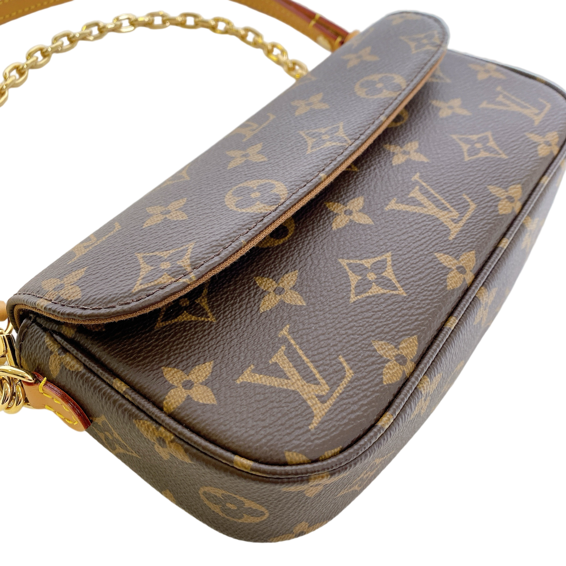 LV IVY WALLET ON CHAIN