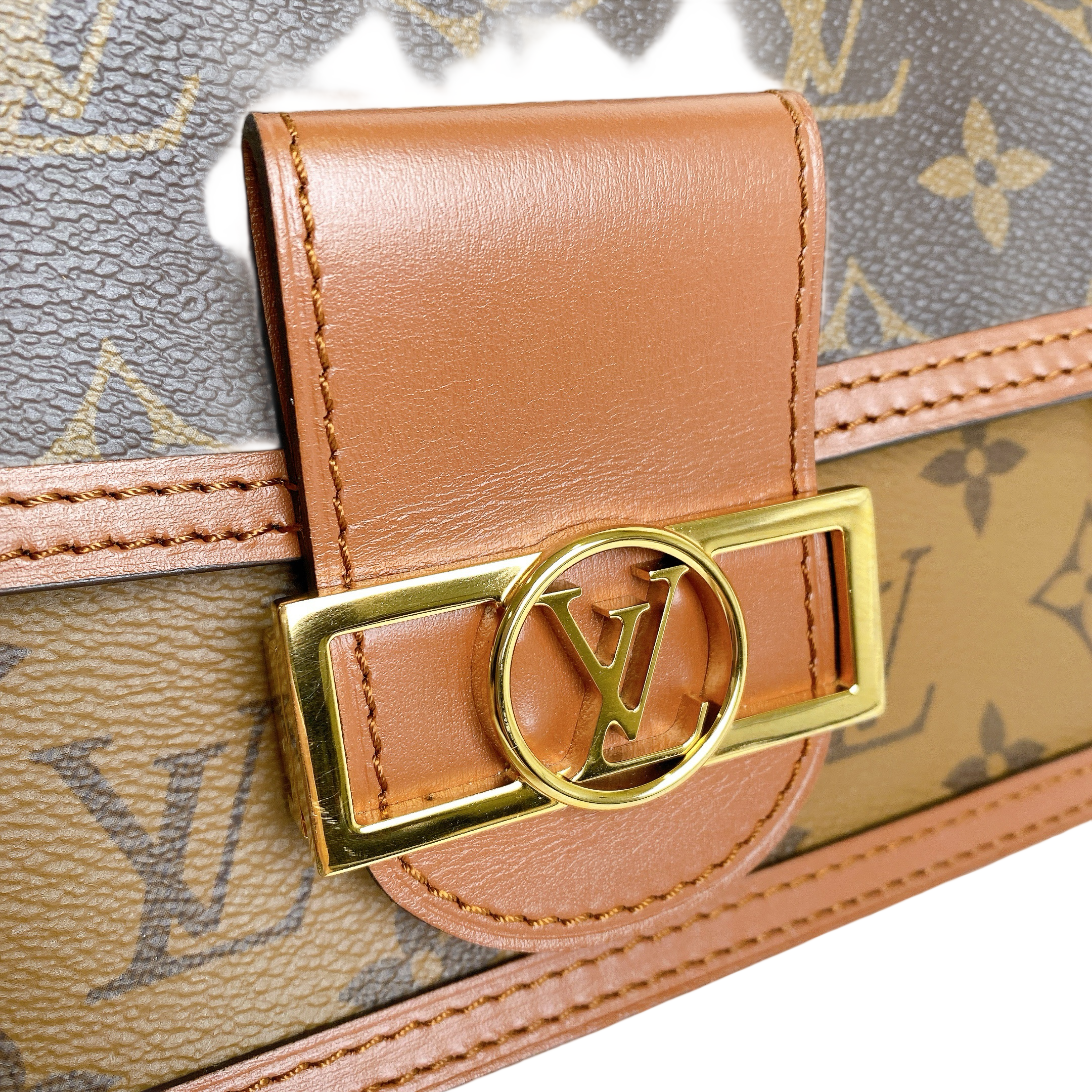 LV DAUPHINE CHAIN WALLET