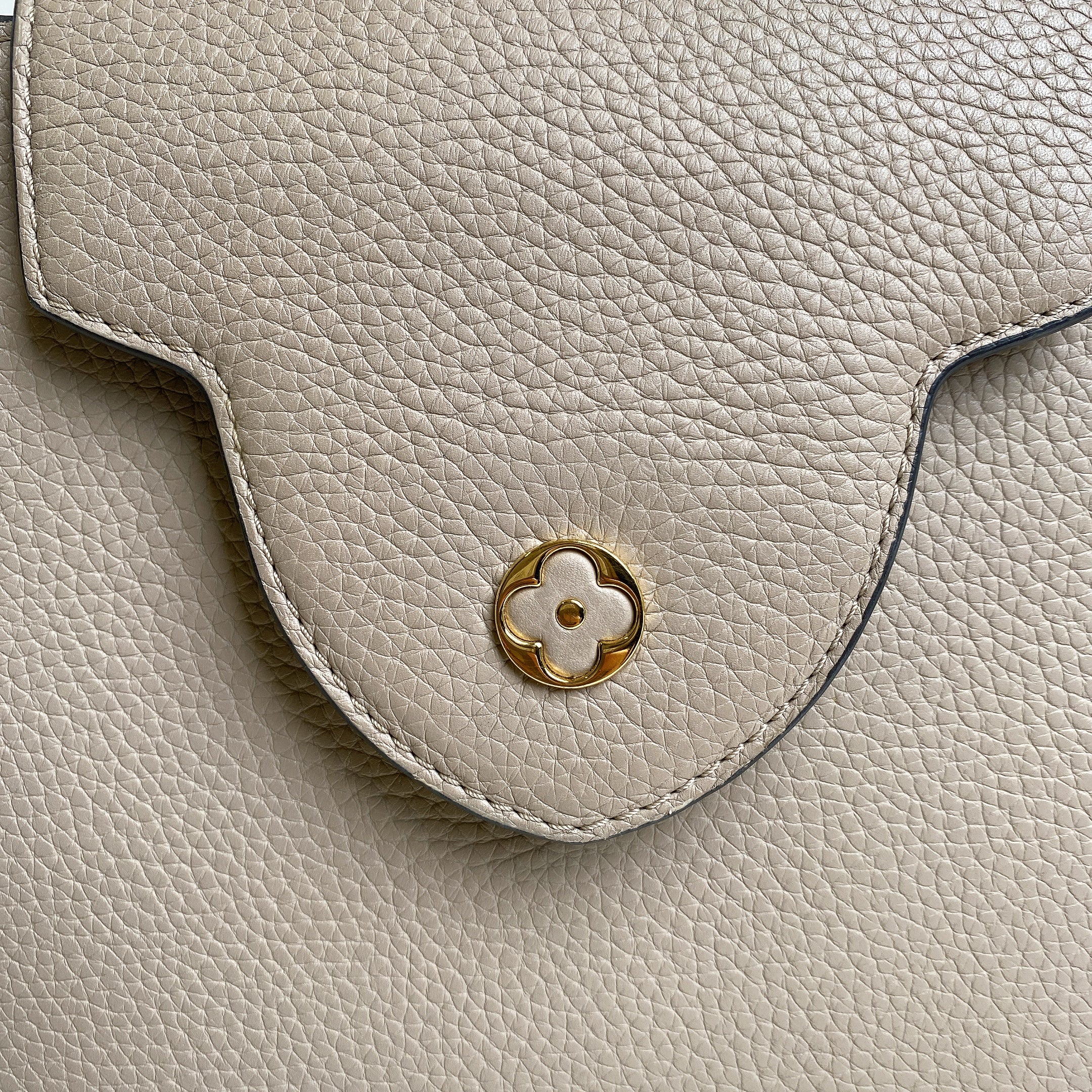 LV CAPUCINES MM IN BEIGE