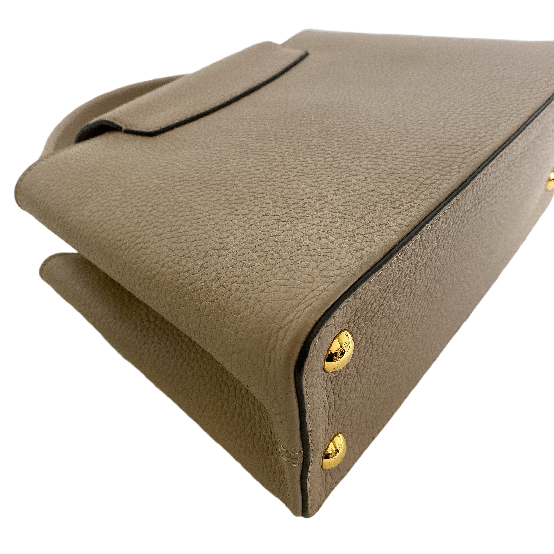 LV CAPUCINES MM IN BEIGE