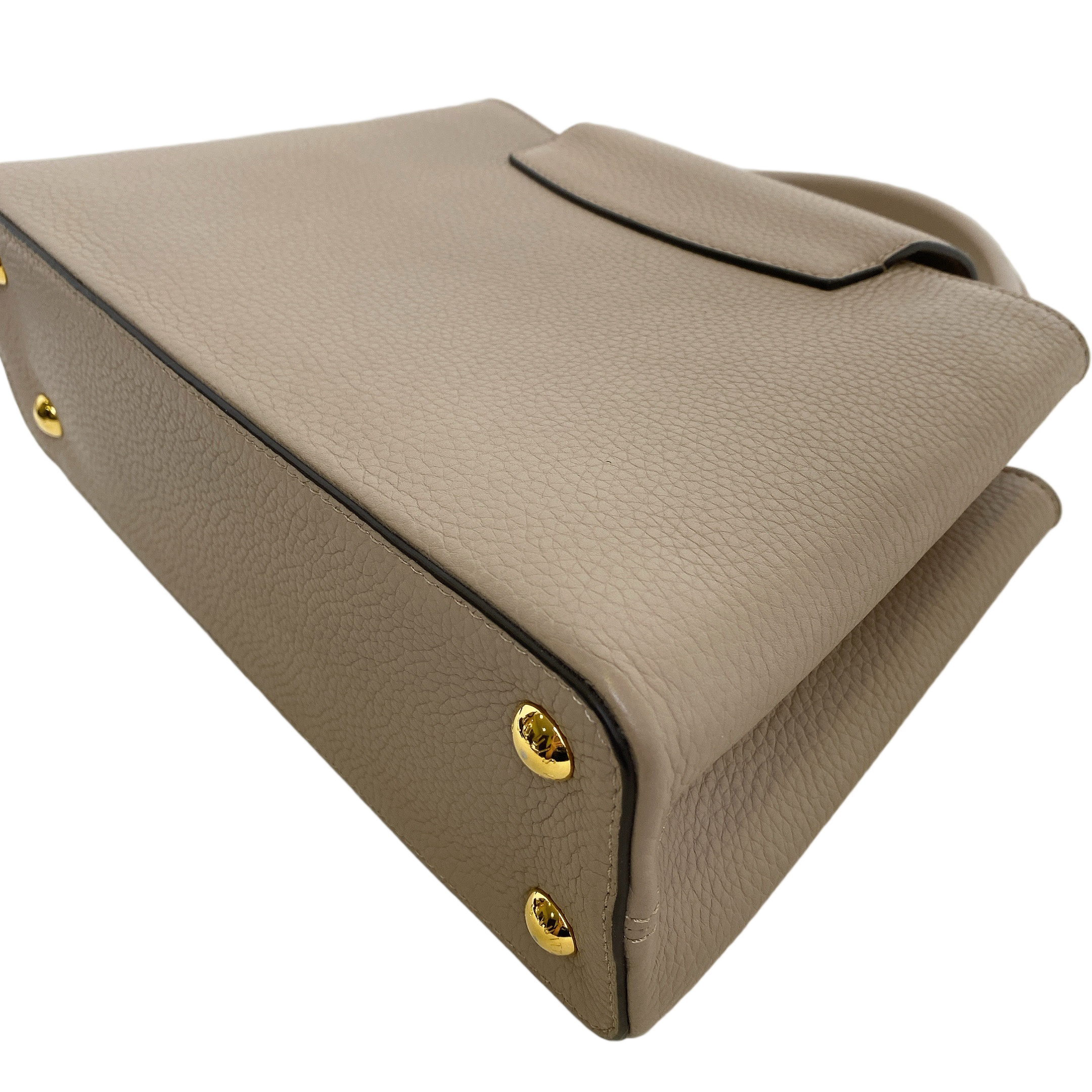 LV CAPUCINES MM IN BEIGE