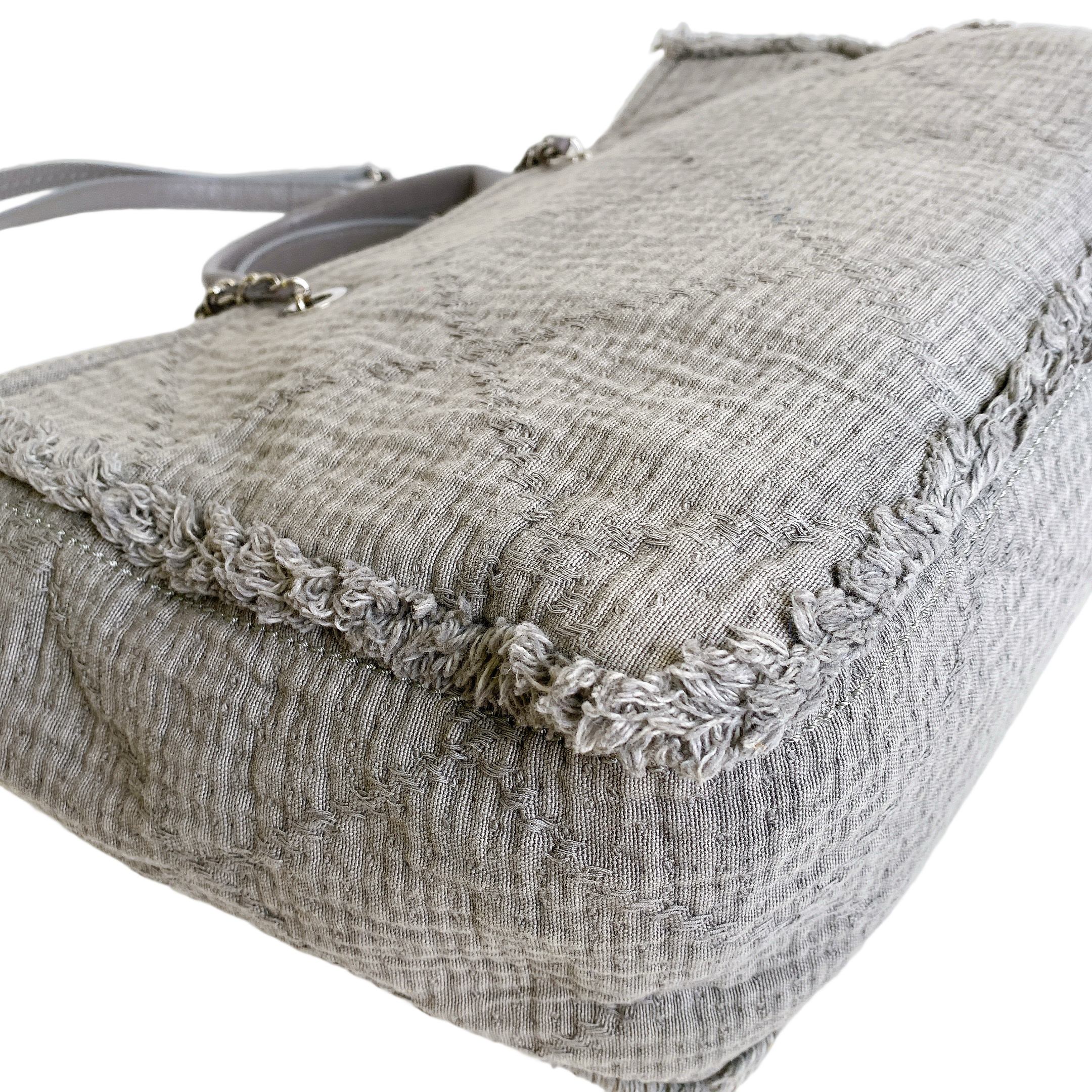 CHANEL DEAVILLE TOTE IN GREY