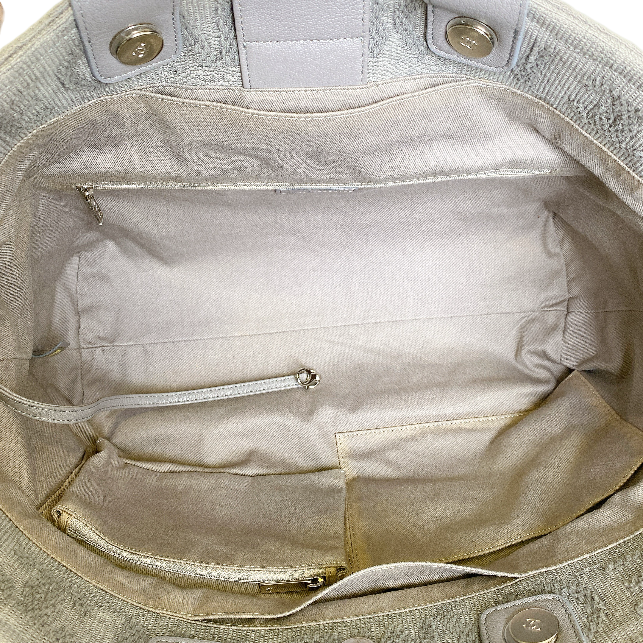 CHANEL DEAVILLE TOTE IN GREY