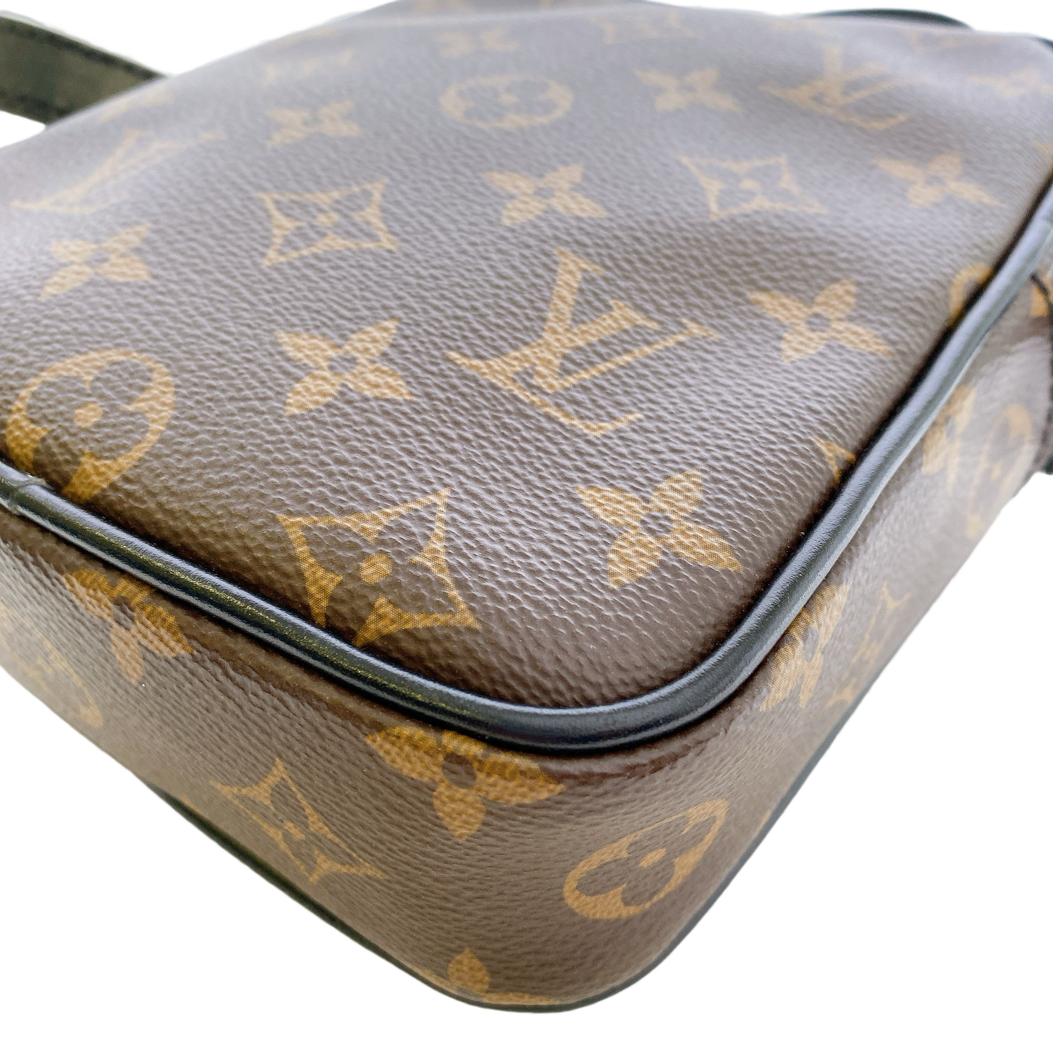 LV CHRISTOPHER WEARABLE