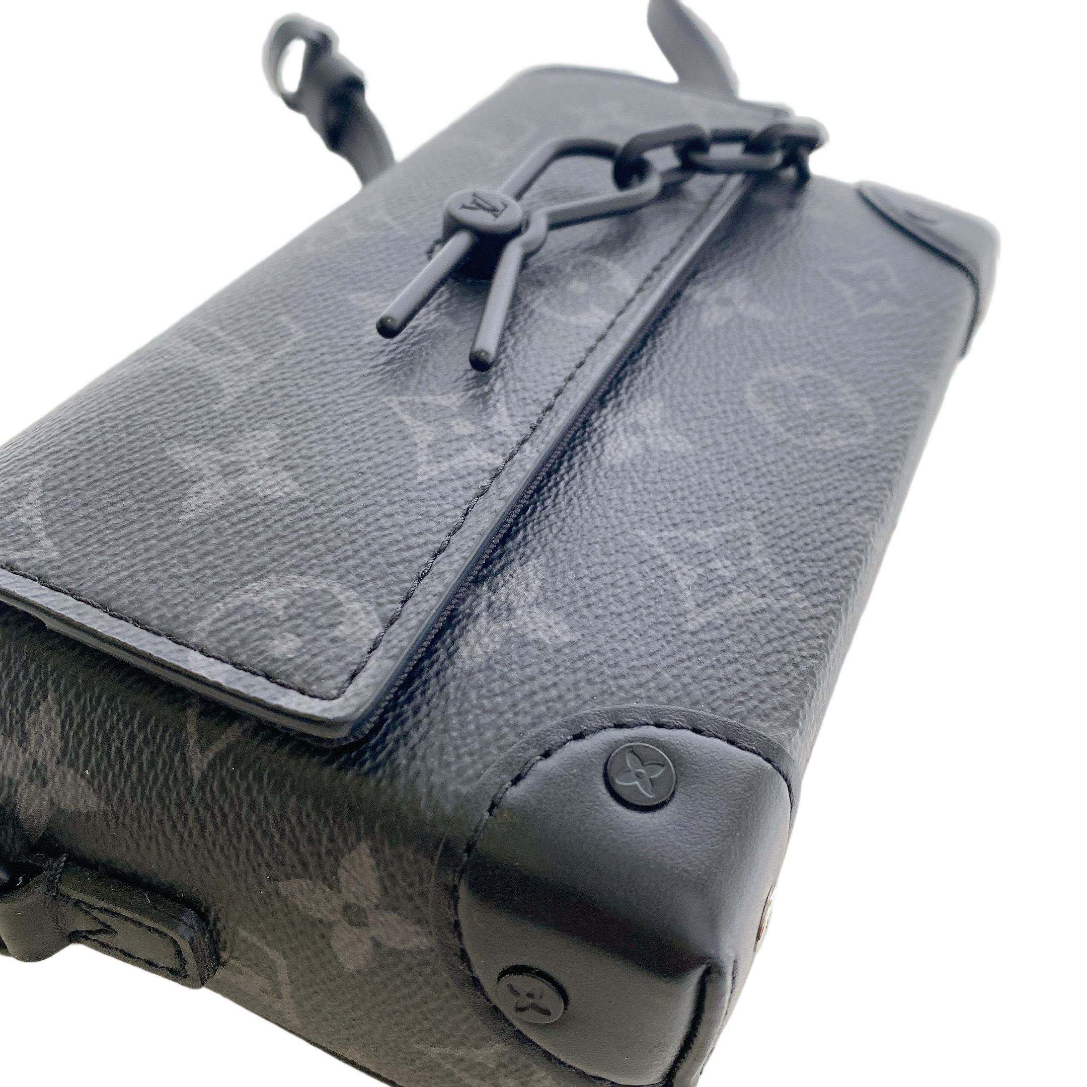 LV STEAMER WEARABLE WALLET IN BLACK