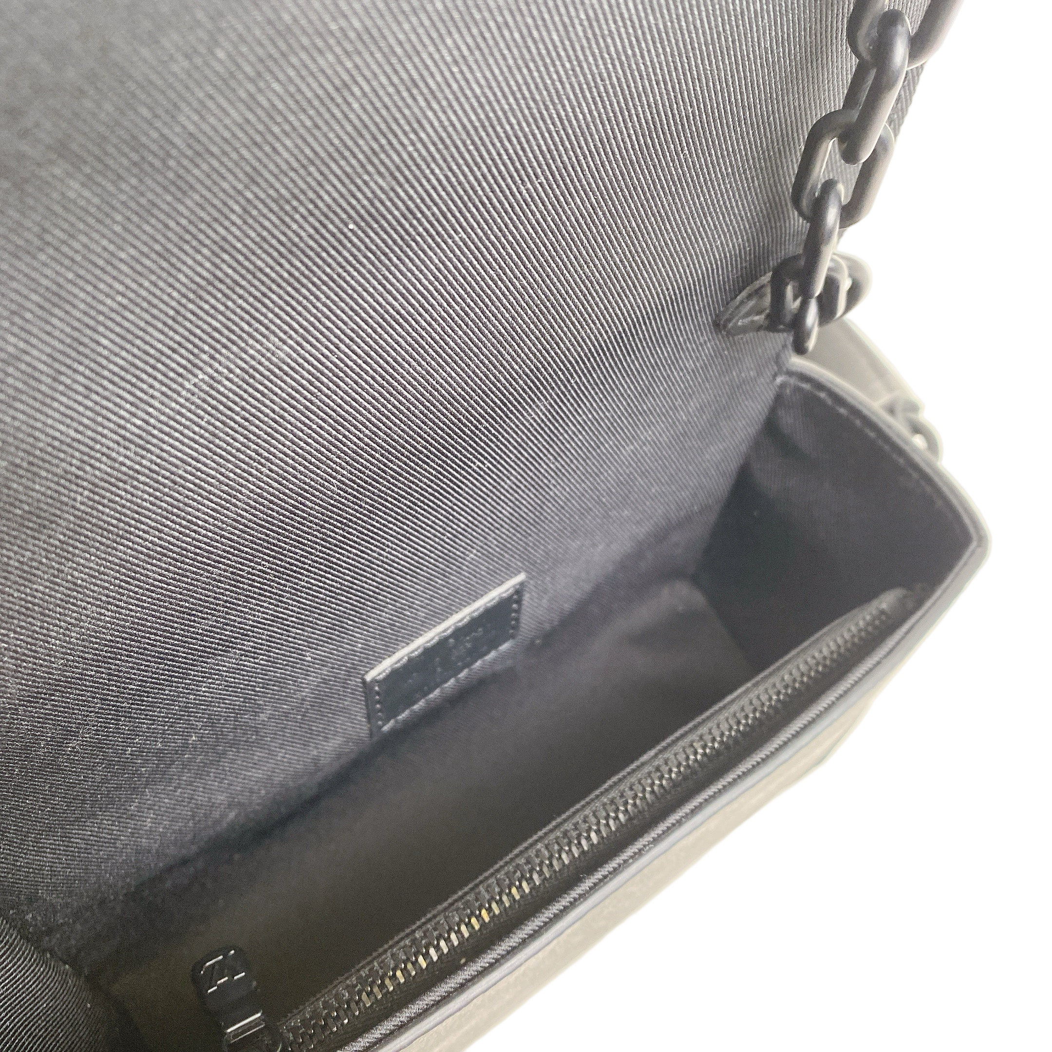 LV STEAMER WEARABLE WALLET IN BLACK