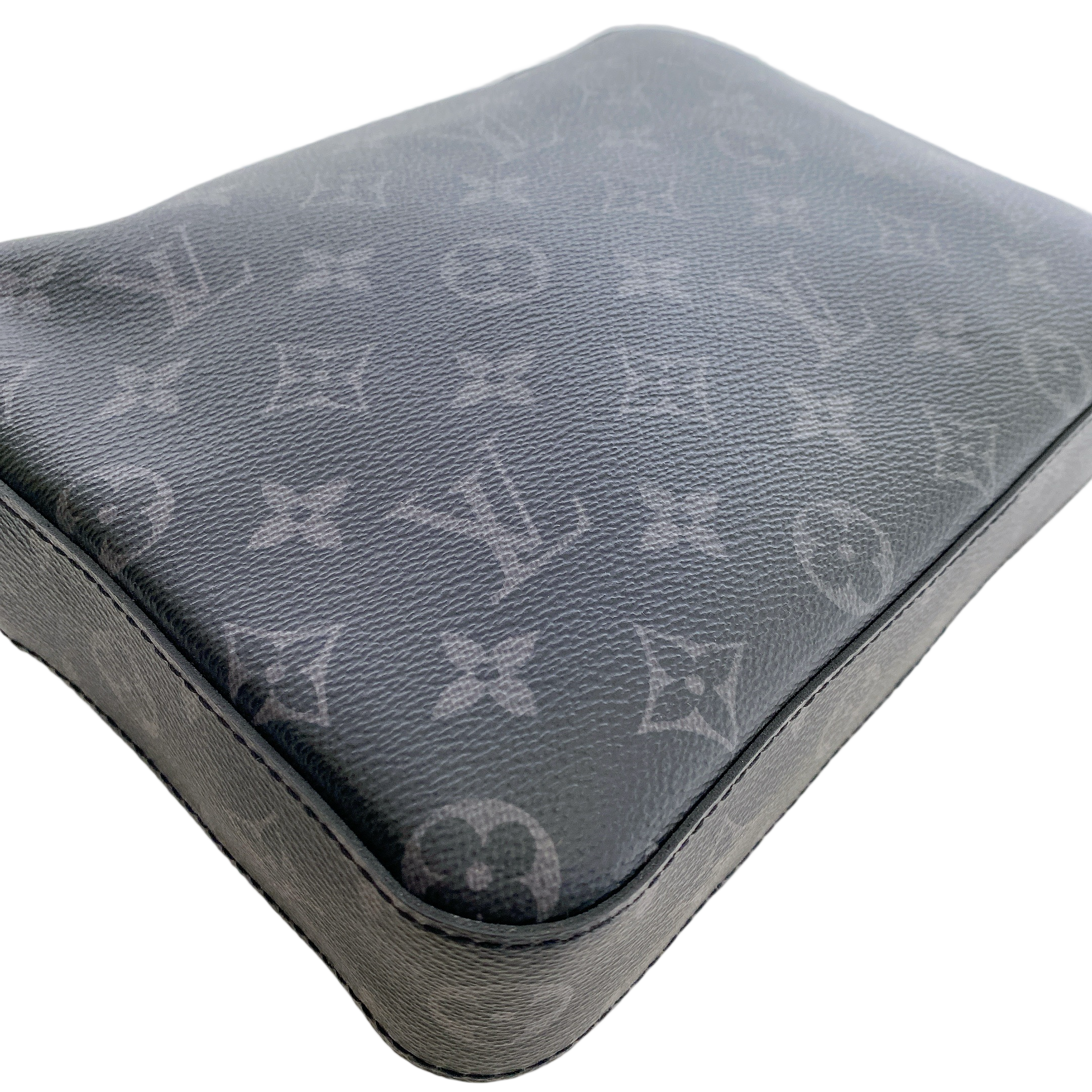 LV TRIO MESSENGER