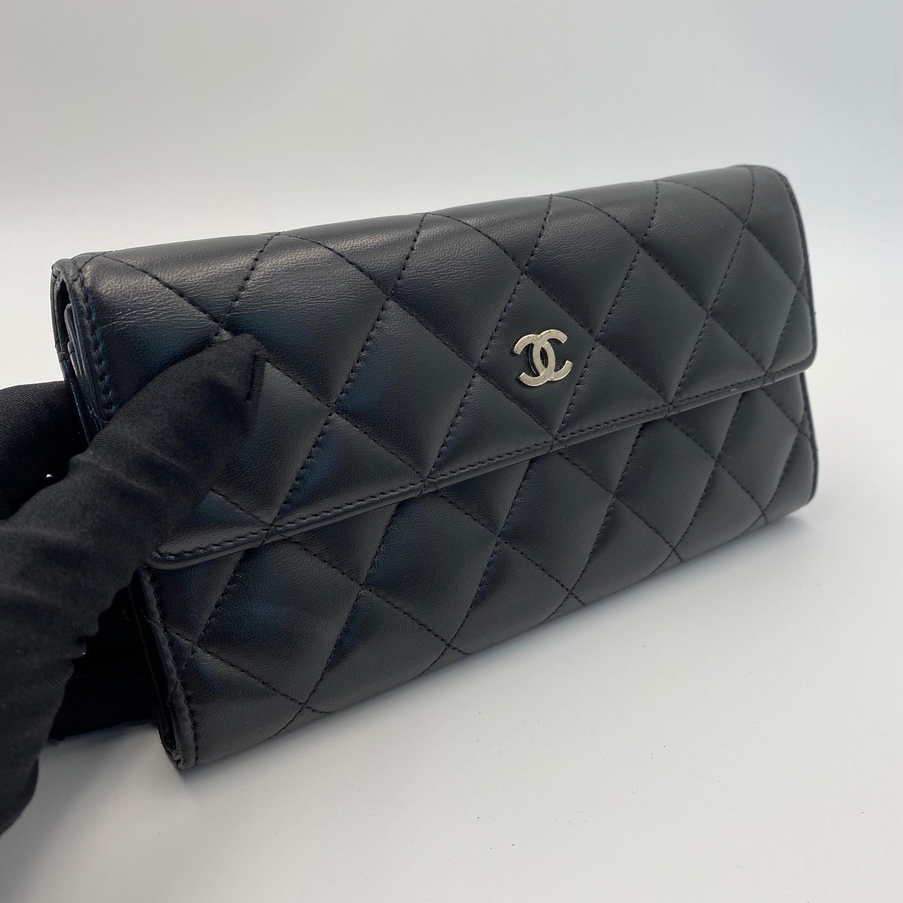 CHANEL WALLET IN BLACK