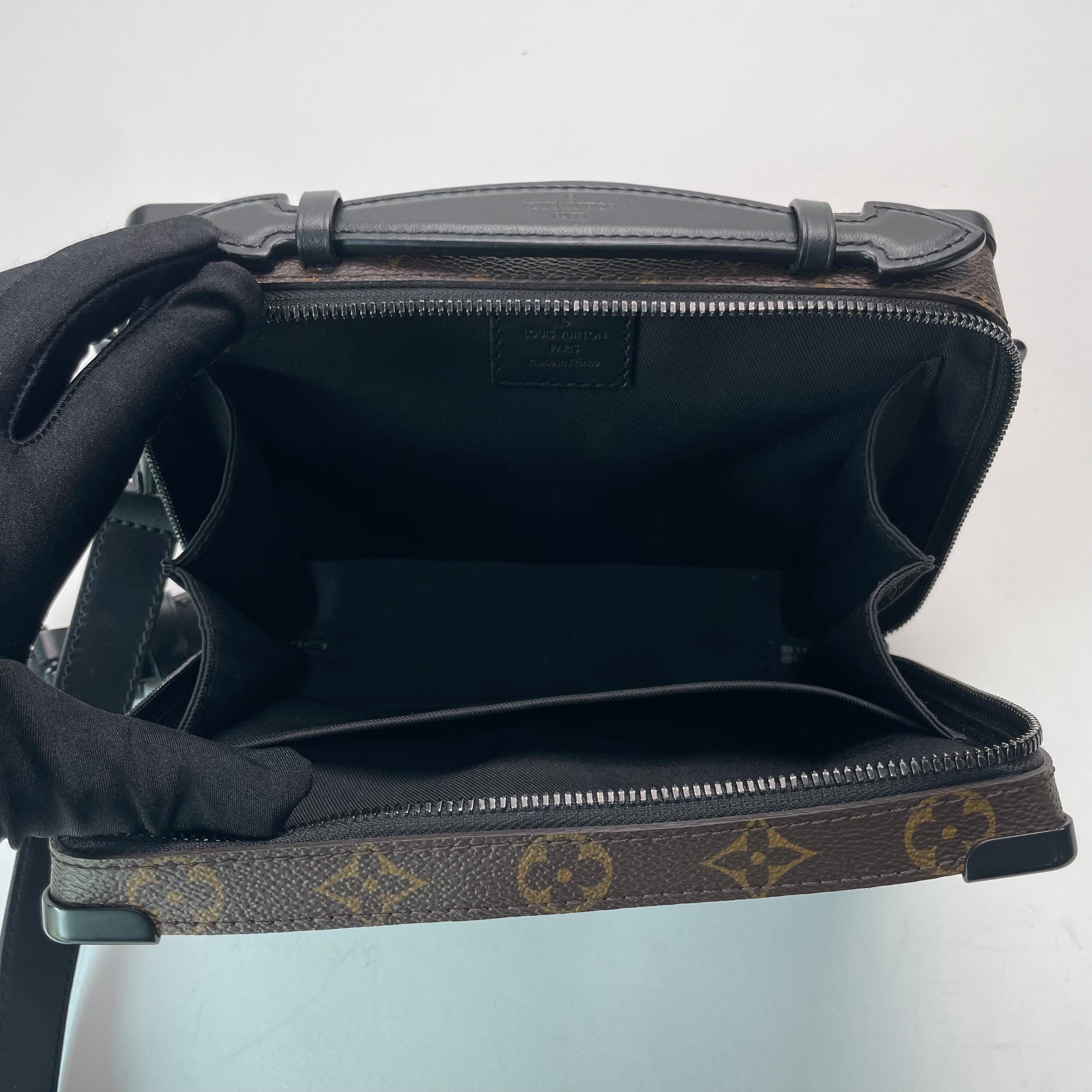 LV HANDLE SOFT TRUNK