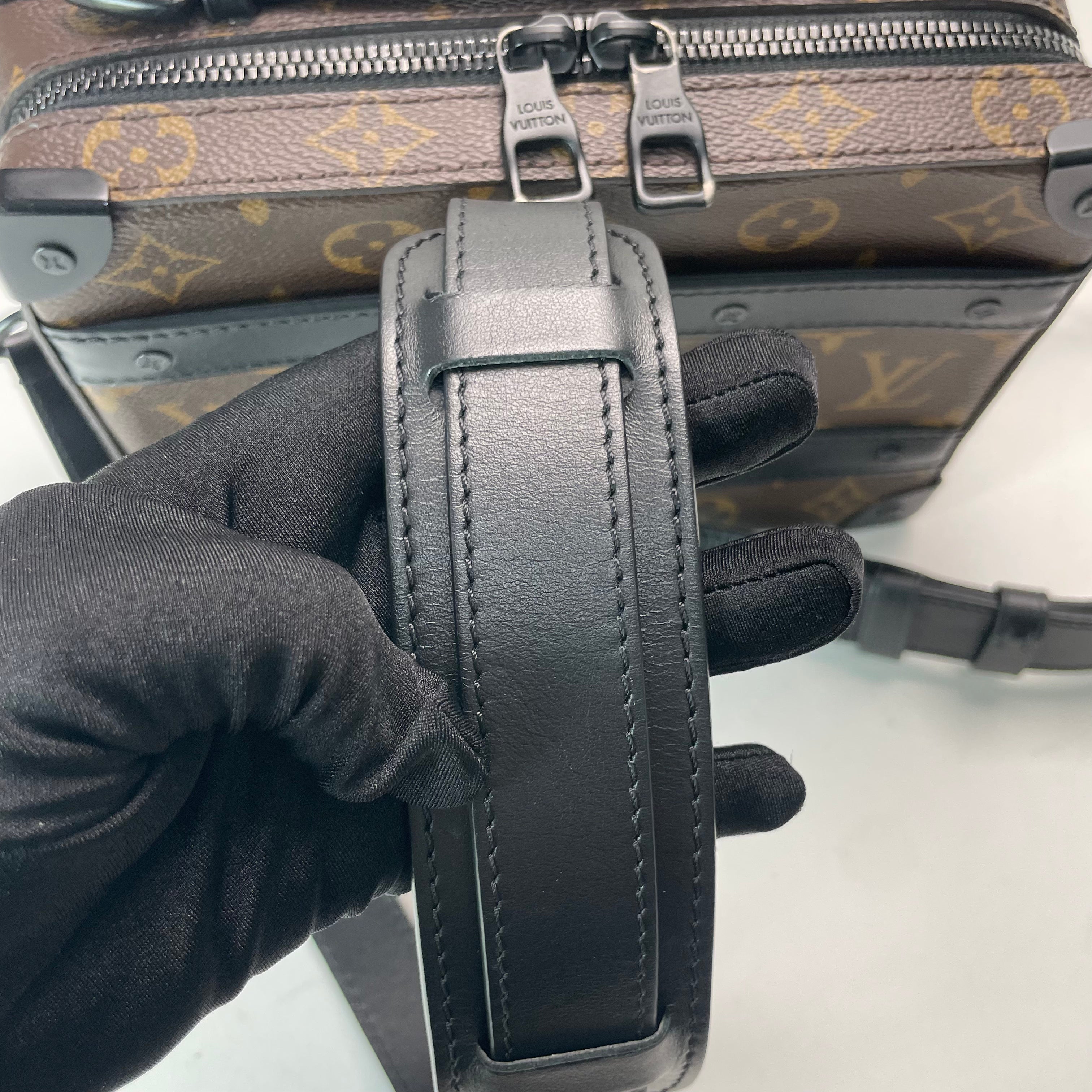 LV HANDLE SOFT TRUNK