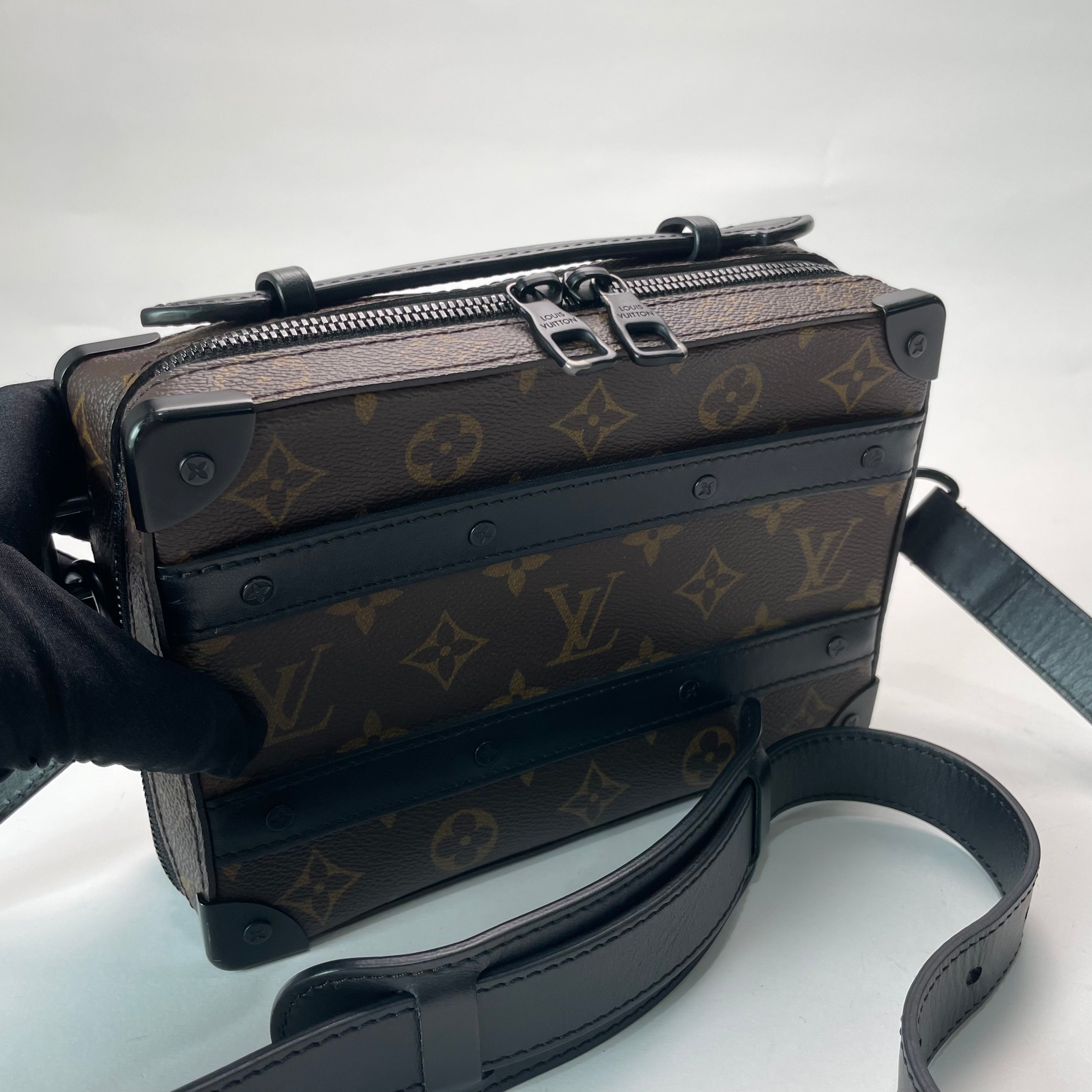 LV HANDLE SOFT TRUNK