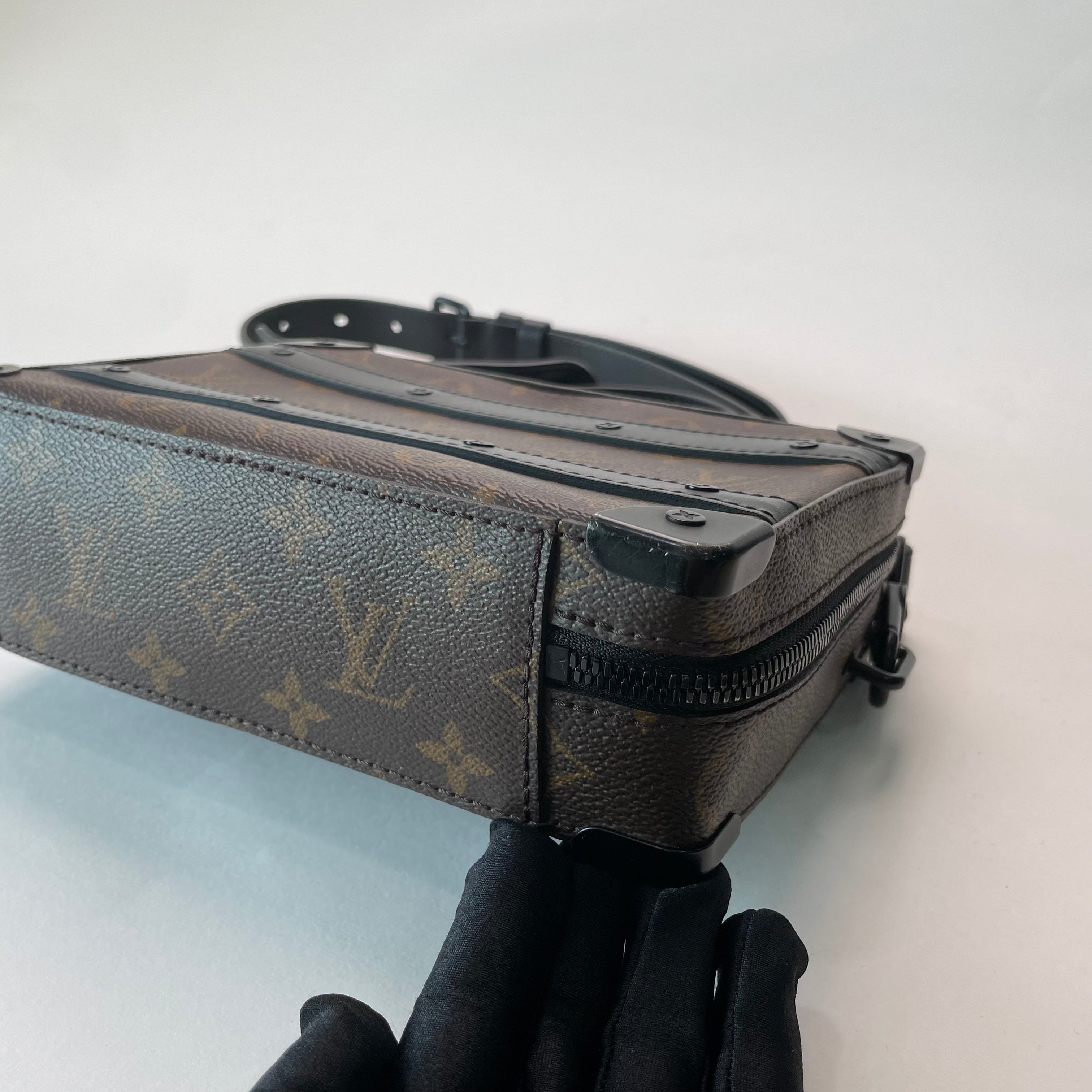 LV HANDLE SOFT TRUNK