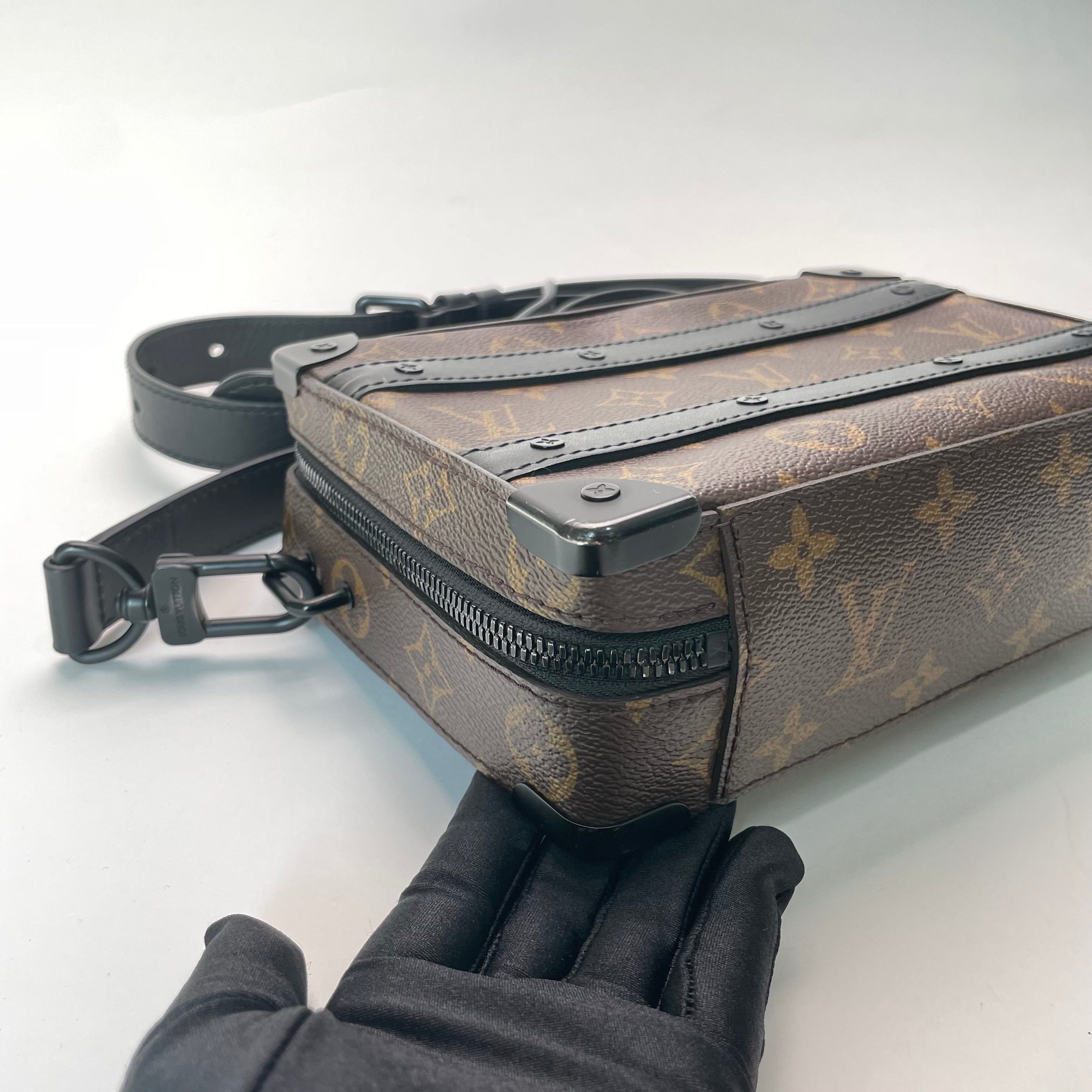 LV HANDLE SOFT TRUNK