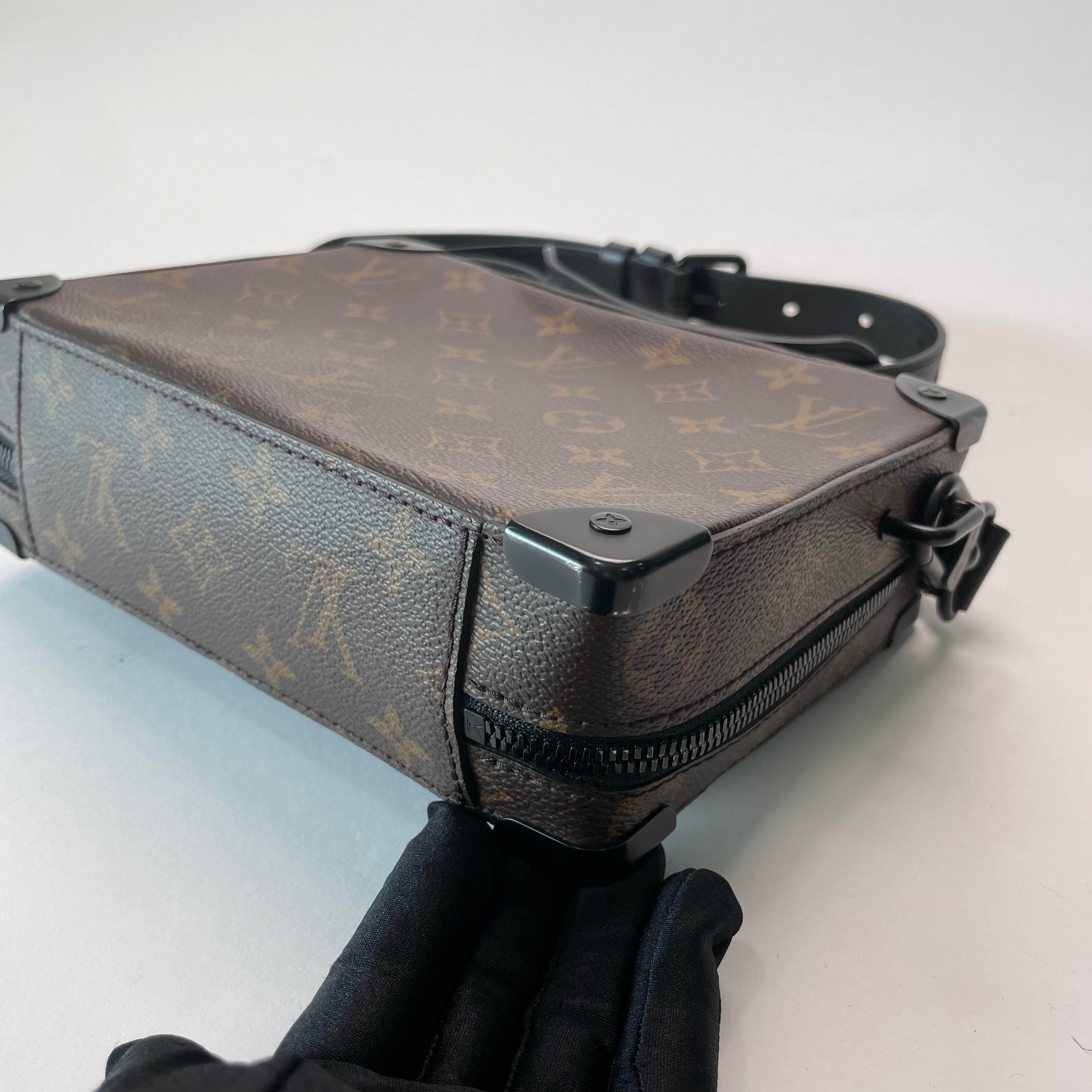 LV HANDLE SOFT TRUNK