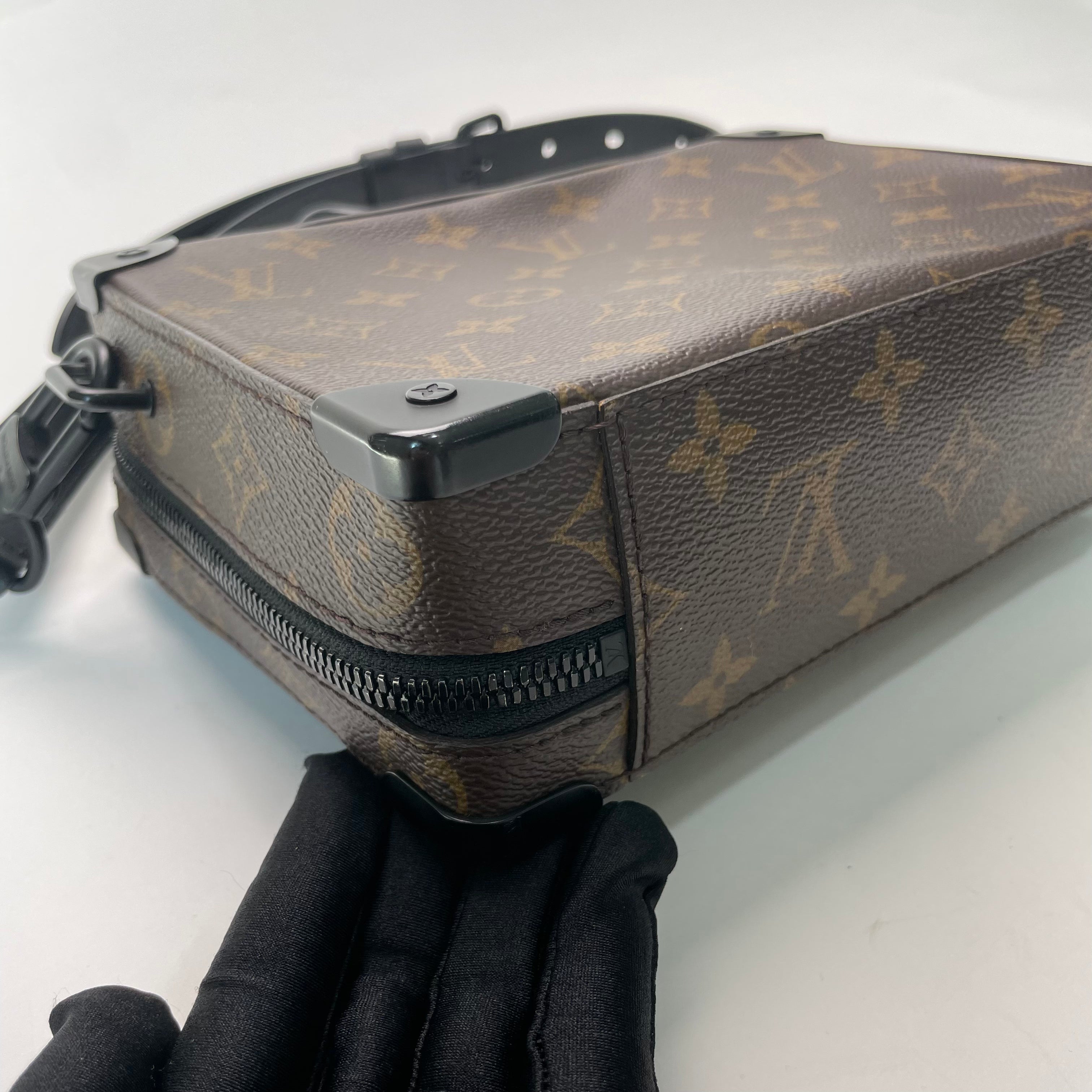 LV HANDLE SOFT TRUNK