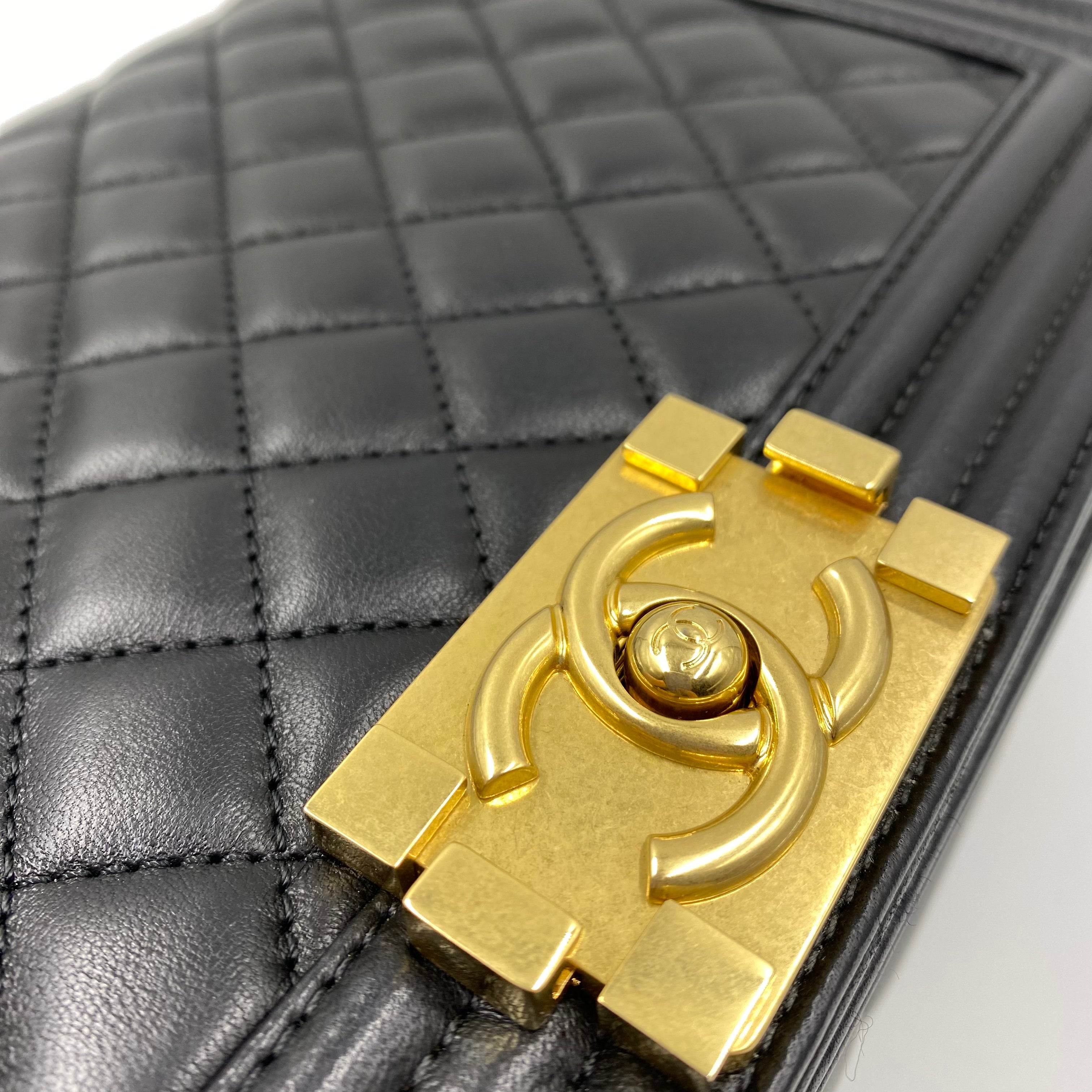 CHANEL BOY NEW MEDIUM IN BLACK