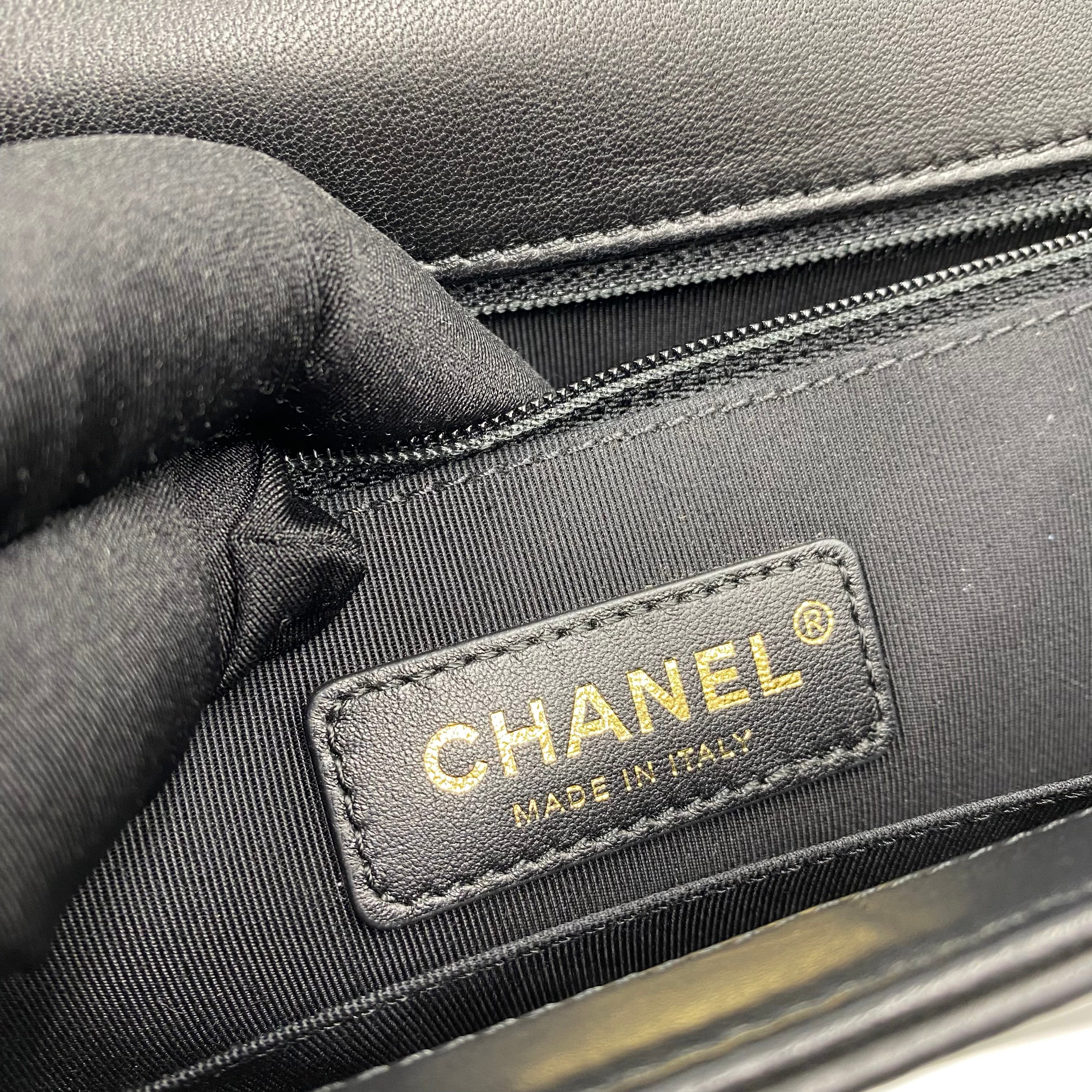 CHANEL BOY NEW MEDIUM IN BLACK