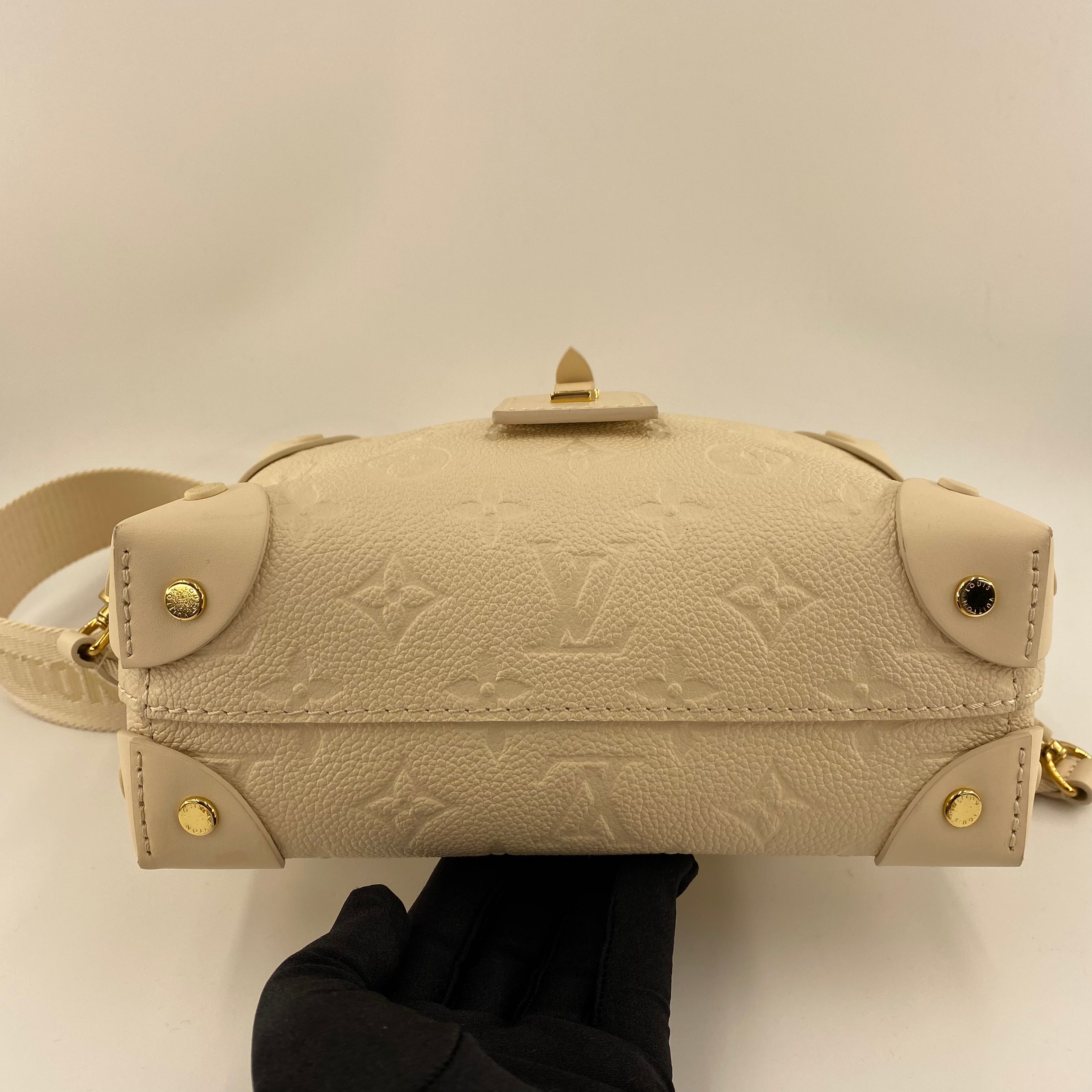 LV PETITE MALLE SOUPLE IN WHITE