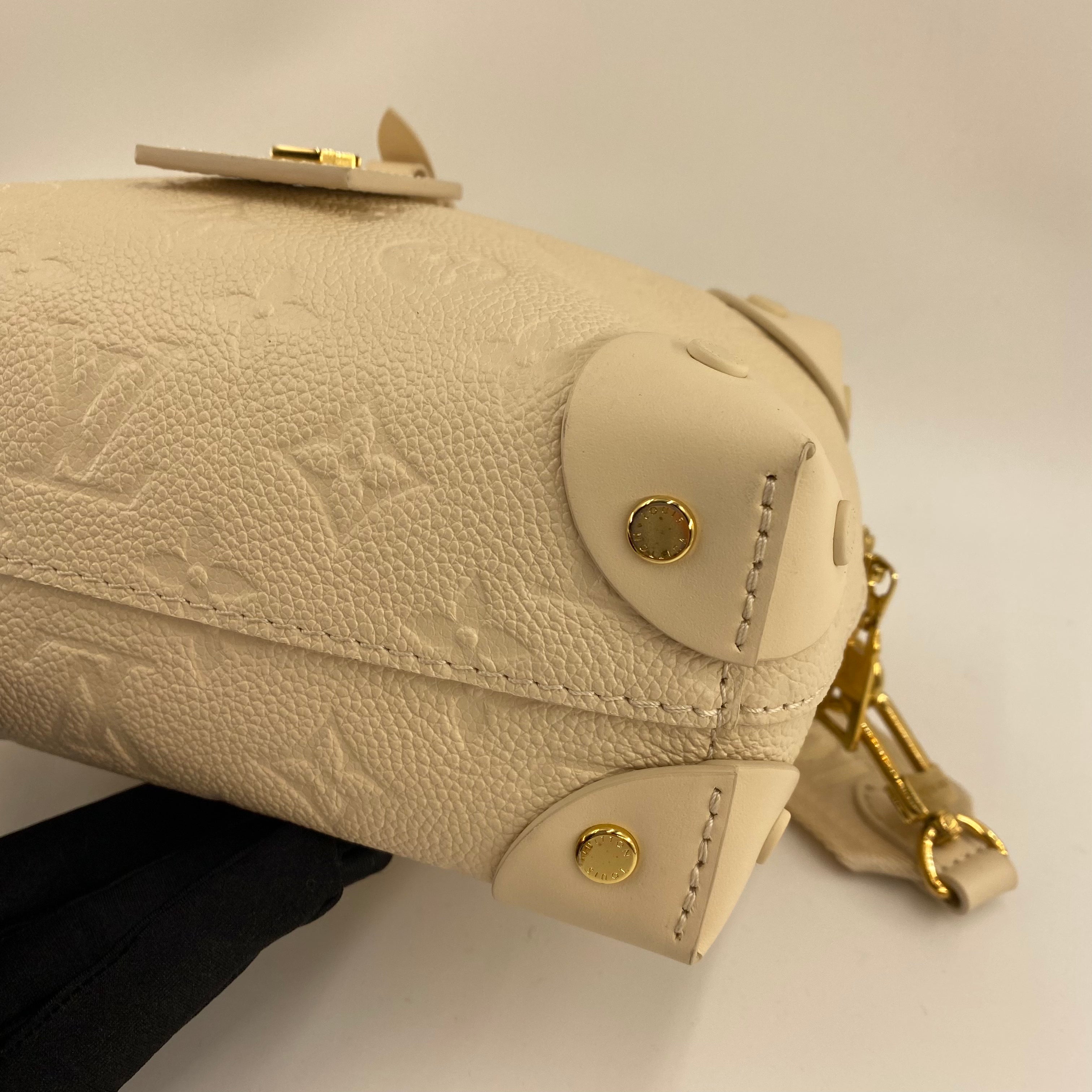 LV PETITE MALLE SOUPLE IN WHITE