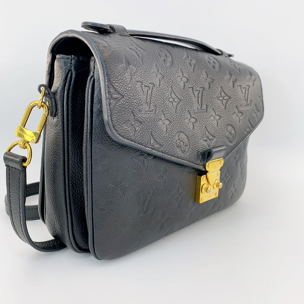 LV POCHETTE METIS IN BLACK