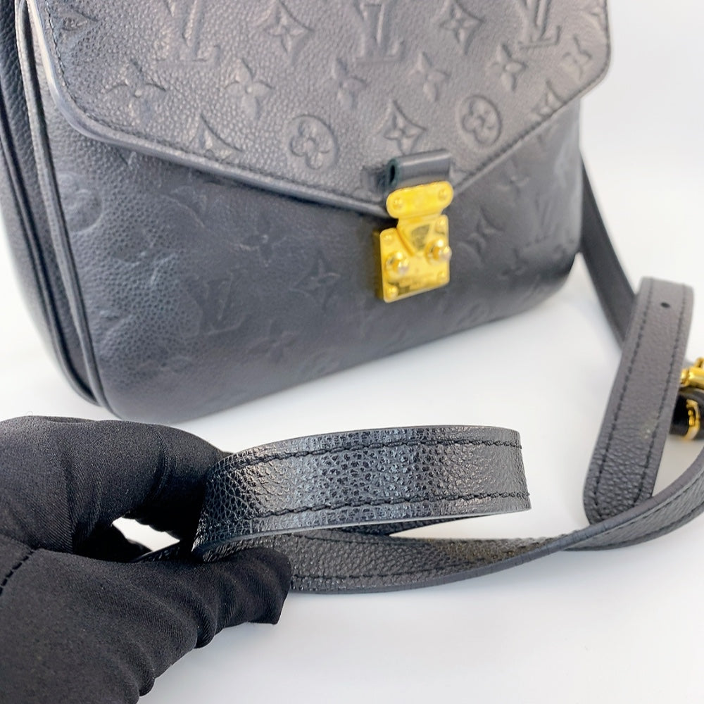 LV POCHETTE METIS IN BLACK