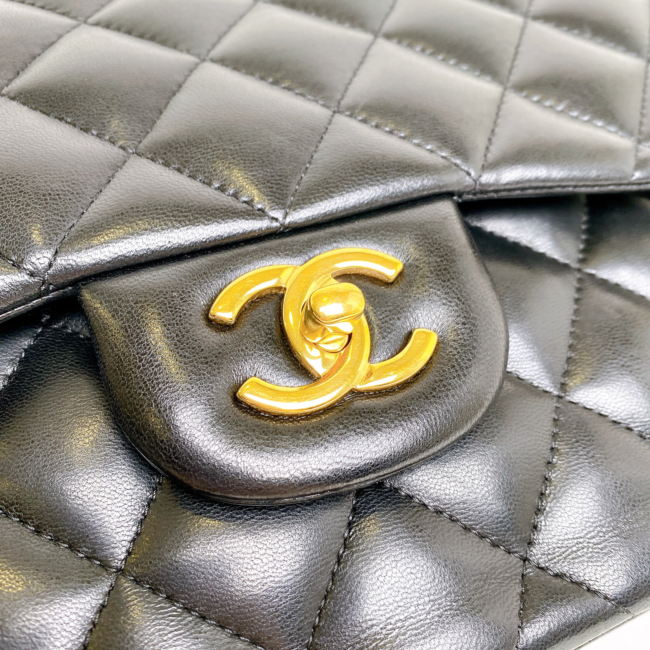 CHANEL CLASSIC JUMBO GHW