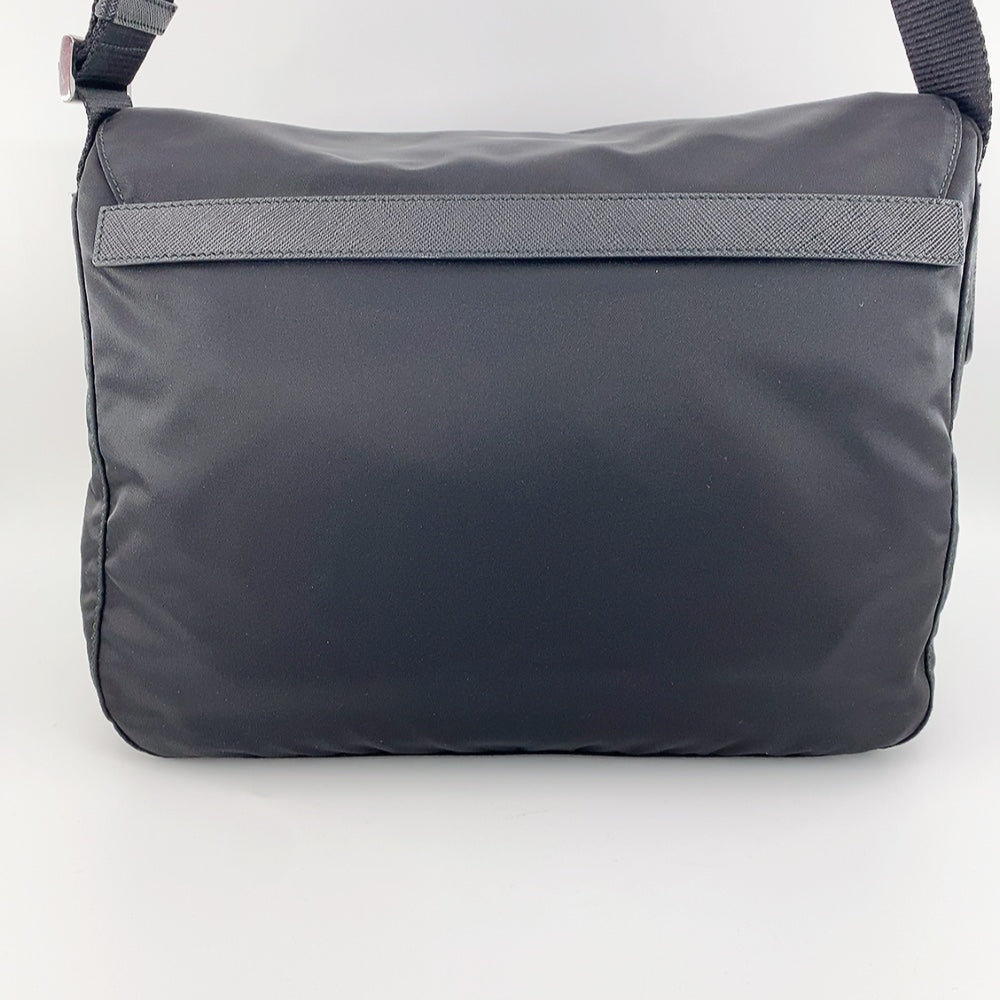 PRADA NYLON MESSENGER IN BLACK