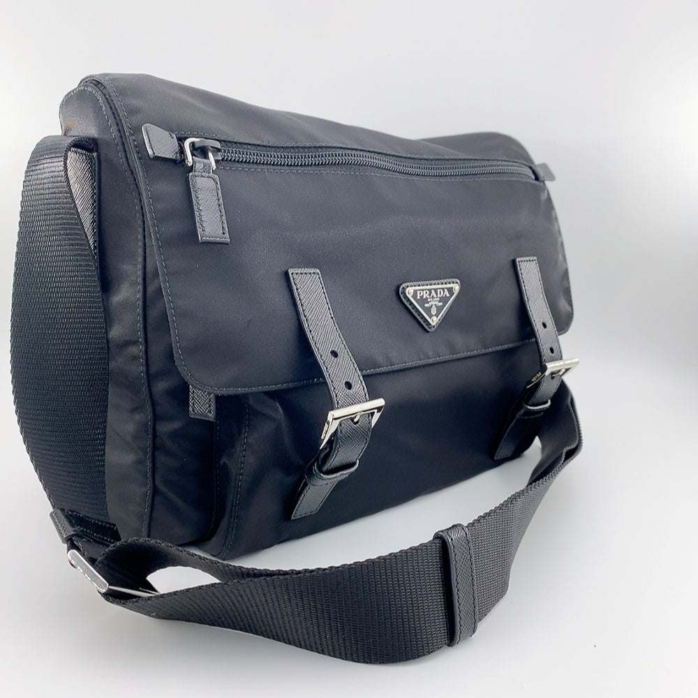 PRADA NYLON MESSENGER IN BLACK