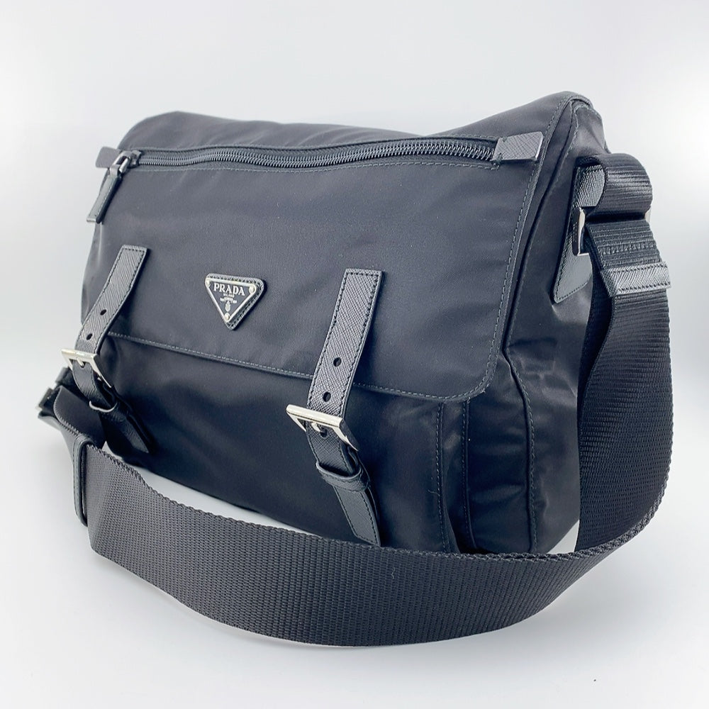 PRADA NYLON MESSENGER IN BLACK