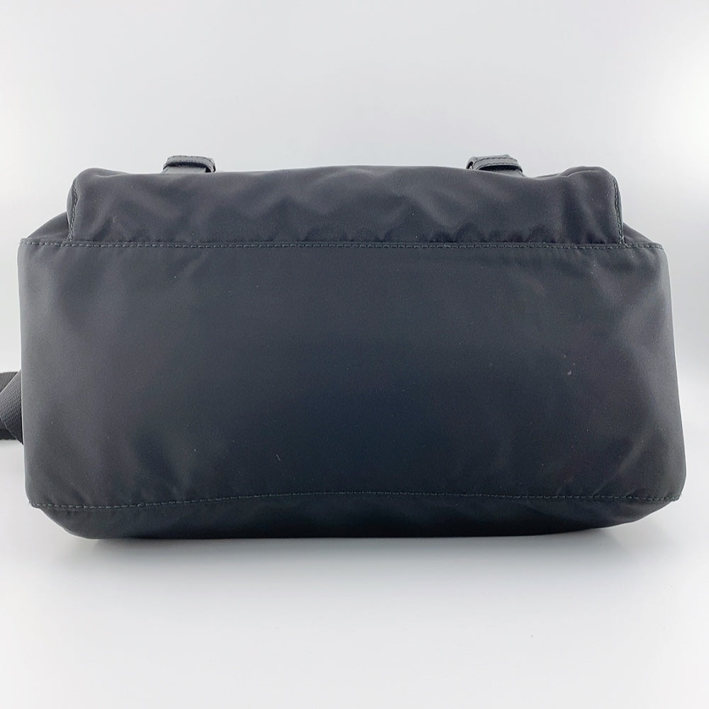 PRADA NYLON MESSENGER IN BLACK