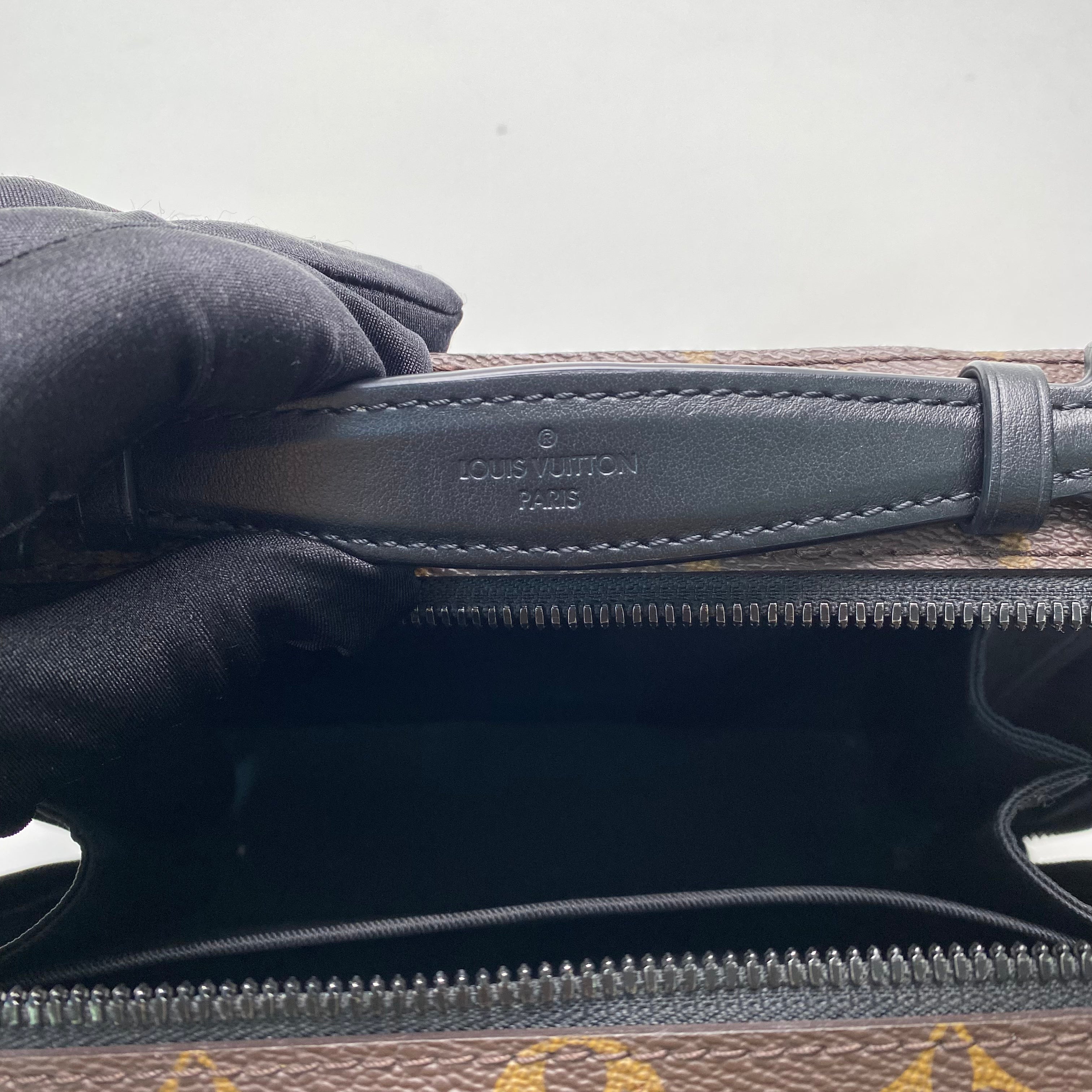 LV HANDLE SOFT TRUNK