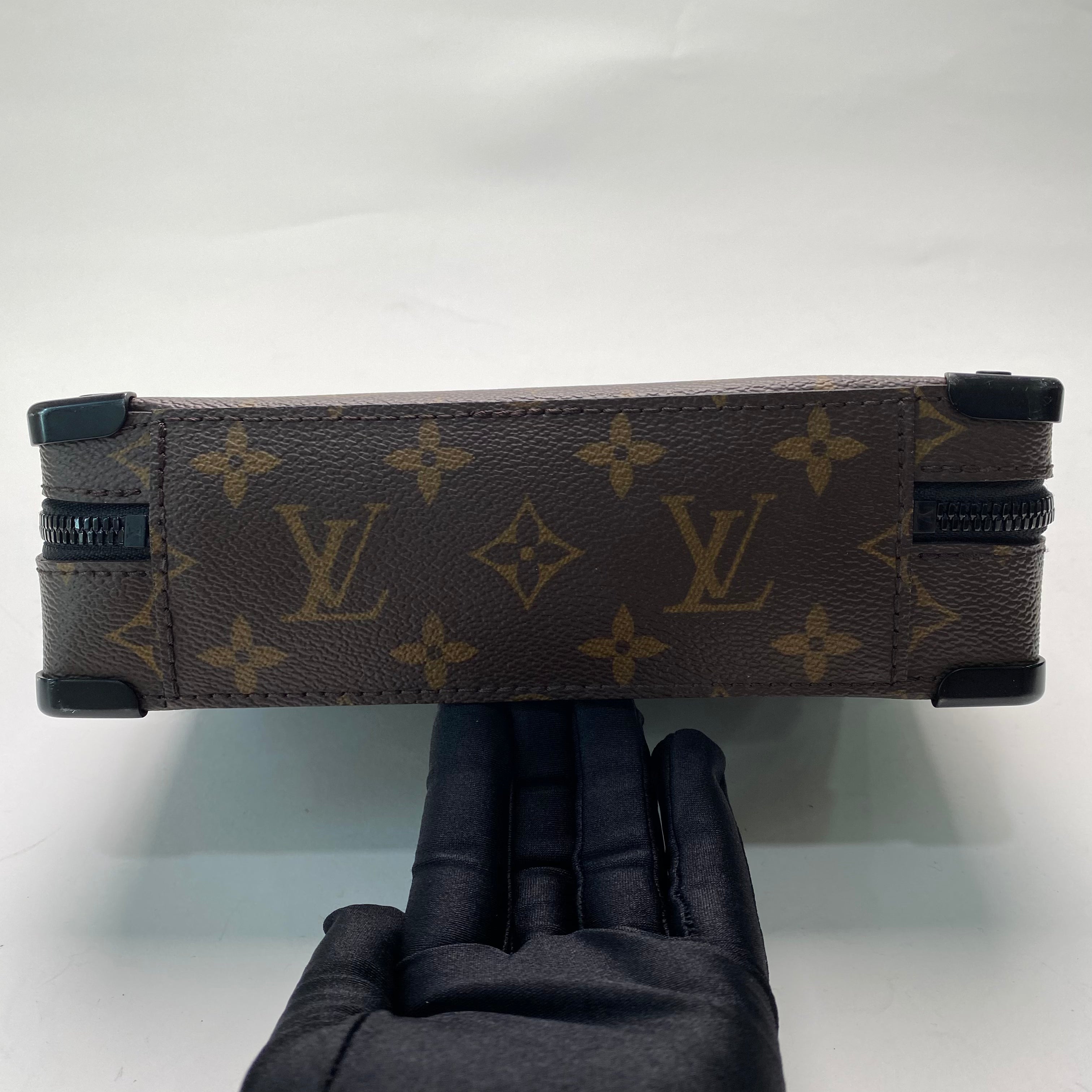 LV HANDLE SOFT TRUNK