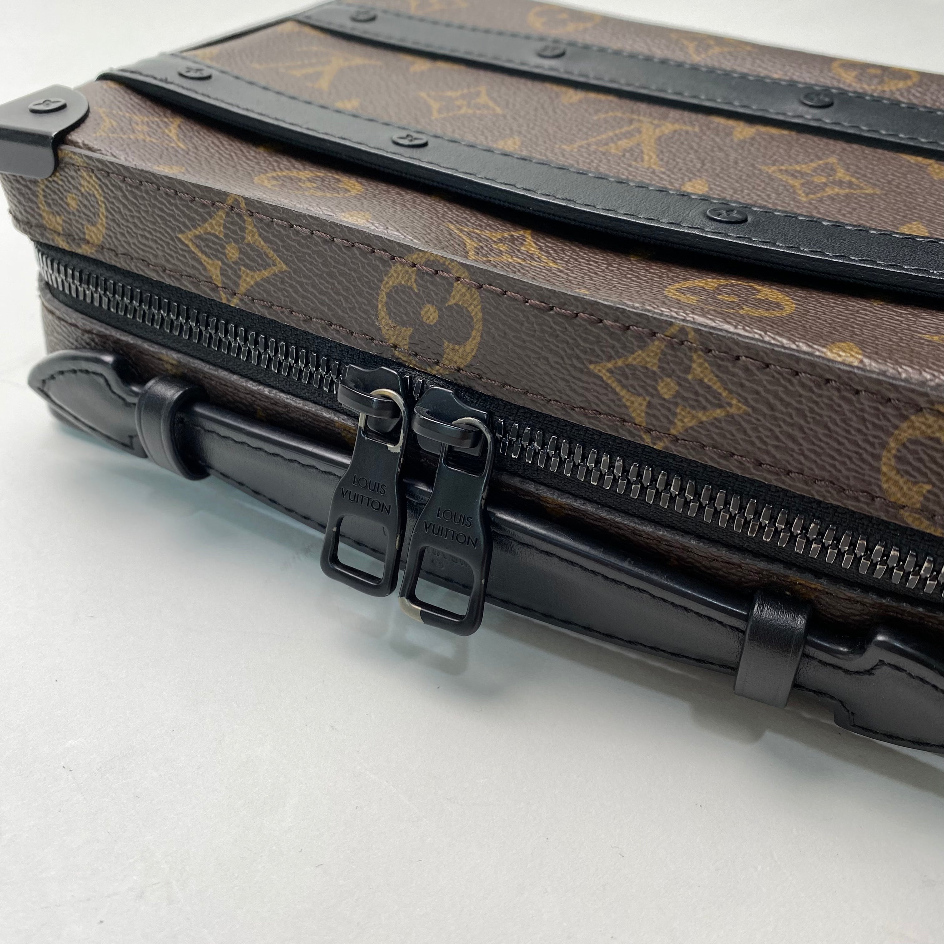 LV HANDLE SOFT TRUNK