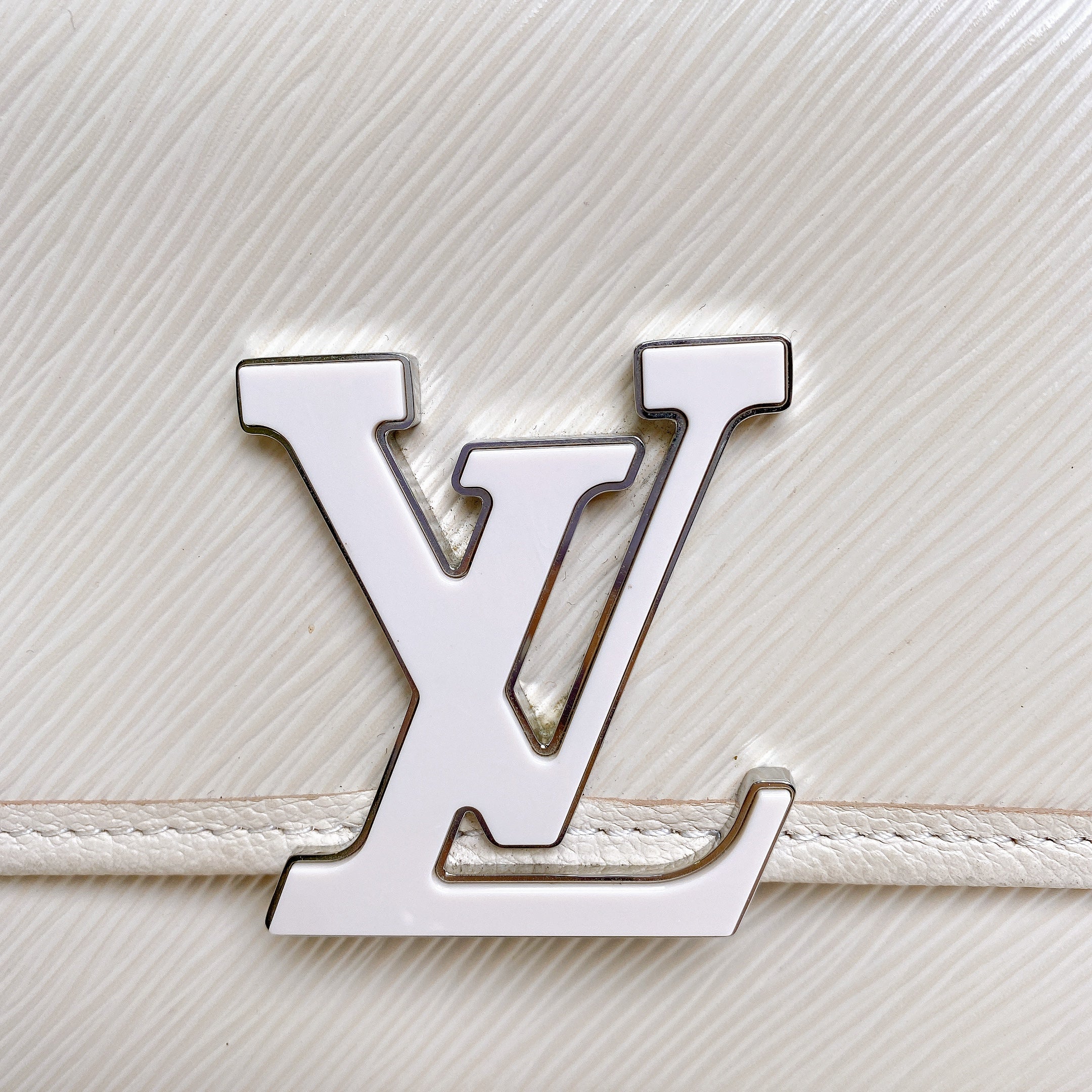 LV BUCI WHITE