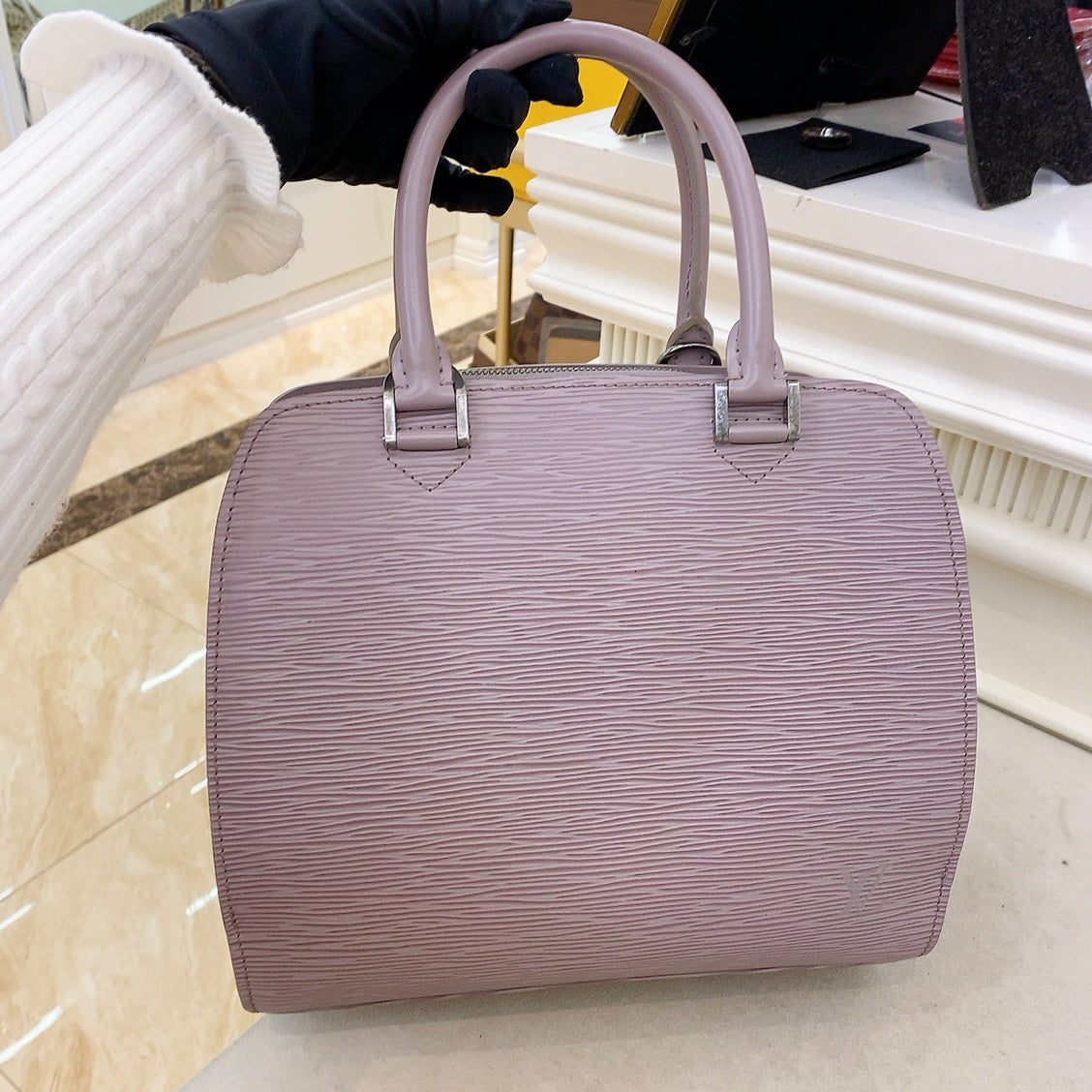 Lv Pont-neuf Leather Bag