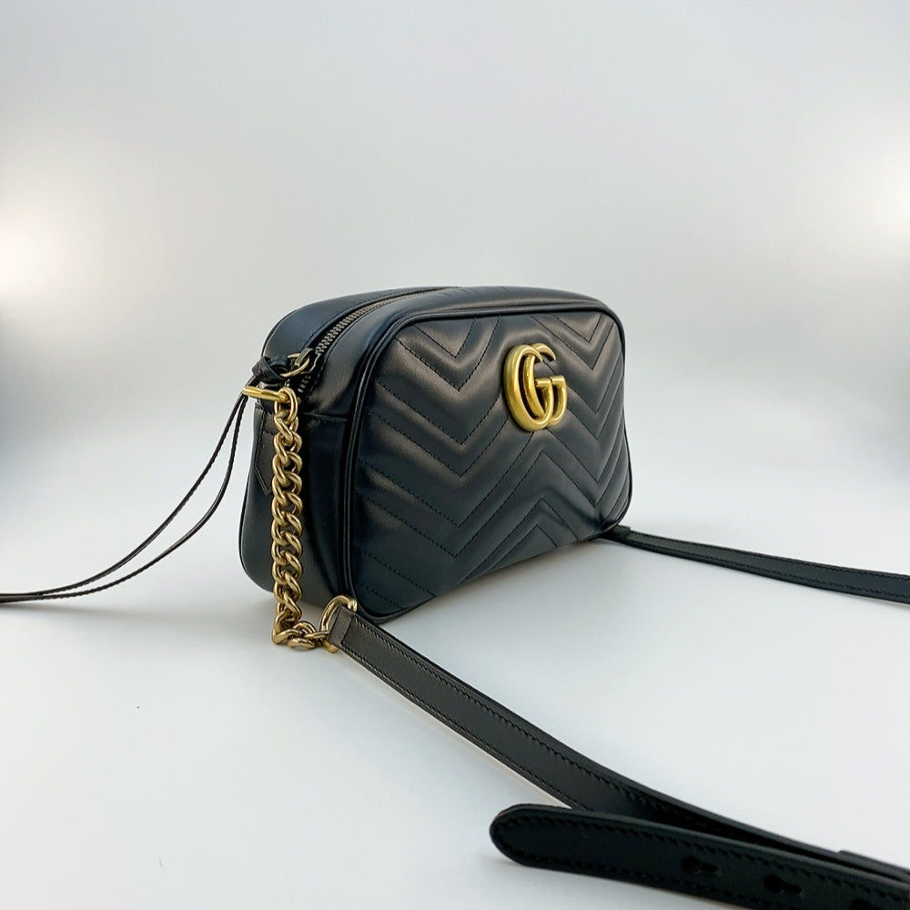 GUCCI MARMONT CAMERA BAG IN BLACK