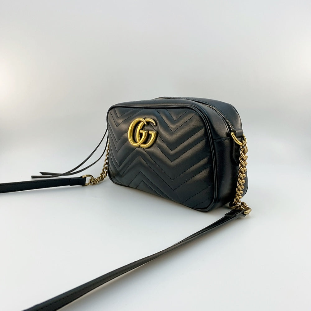 GUCCI MARMONT CAMERA BAG IN BLACK