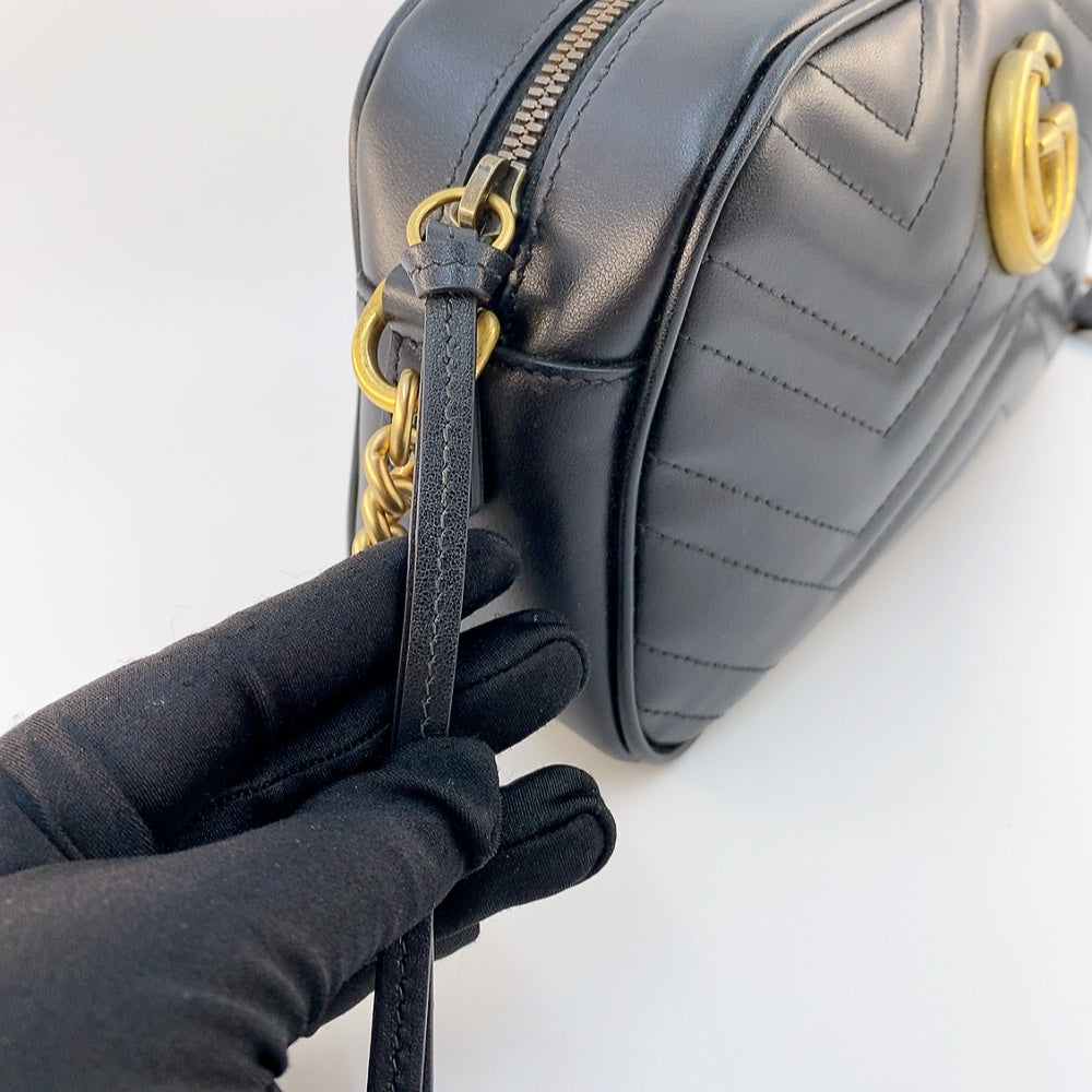 GUCCI MARMONT CAMERA BAG IN BLACK