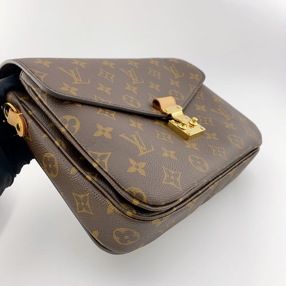 LV POCHETTE METIS MONOGRAM