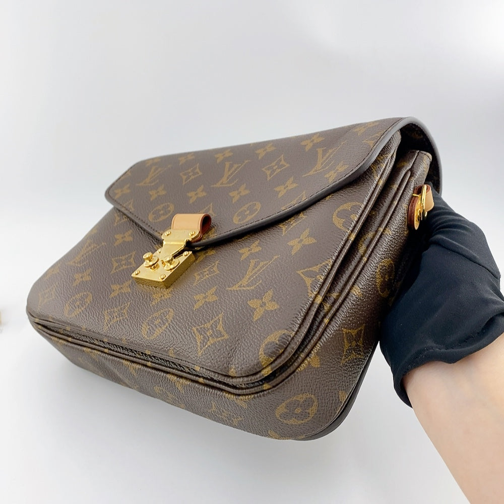 LV POCHETTE METIS MONOGRAM