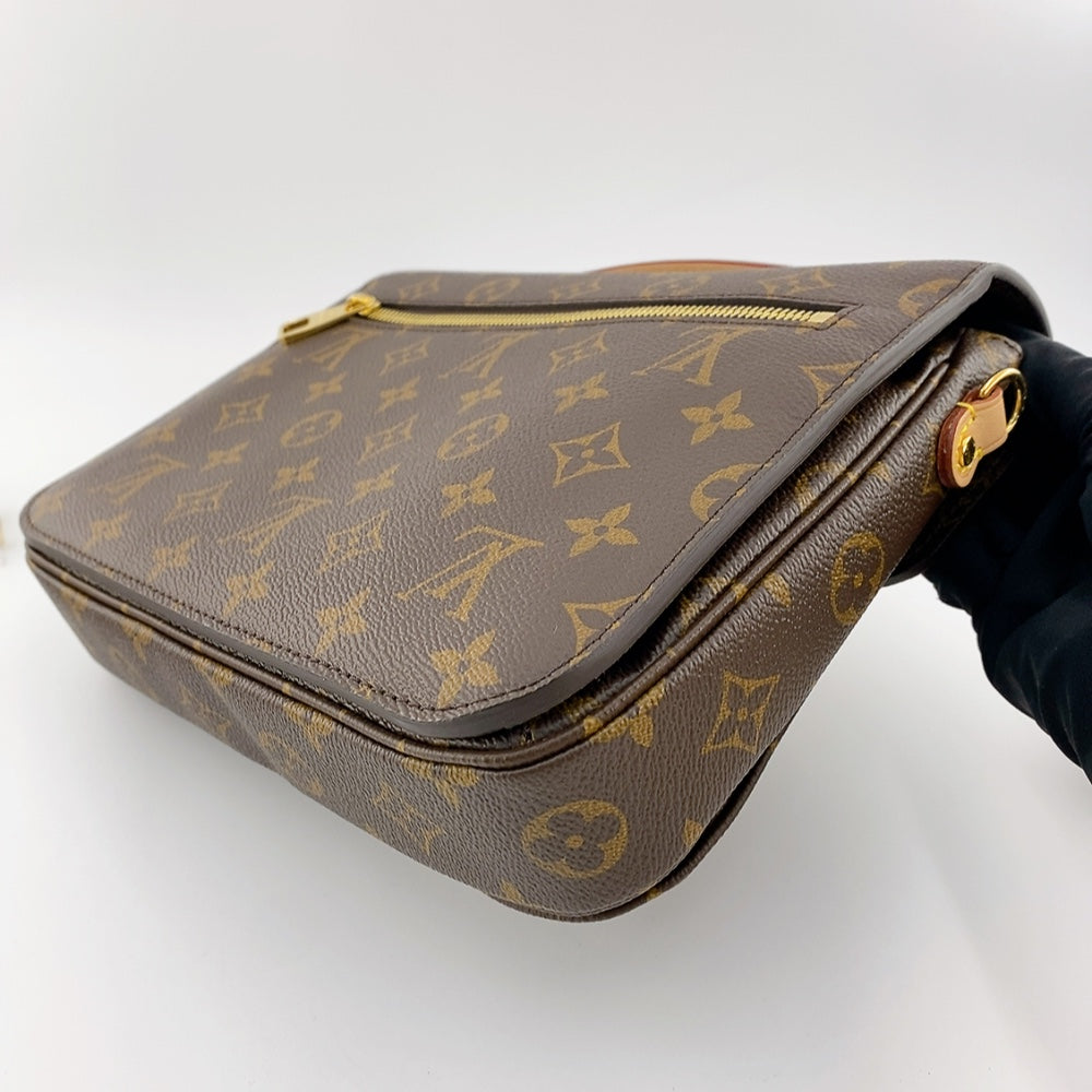 LV POCHETTE METIS MONOGRAM