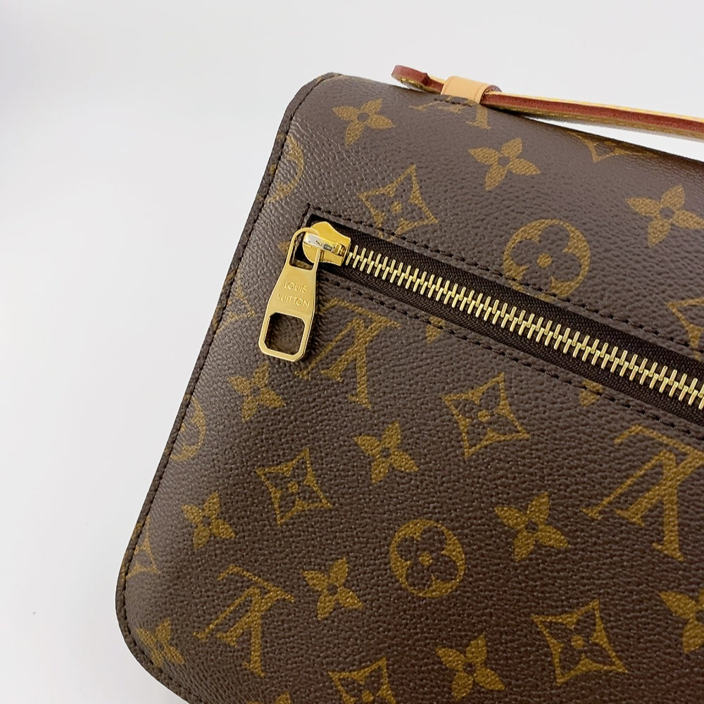 LV POCHETTE METIS MONOGRAM