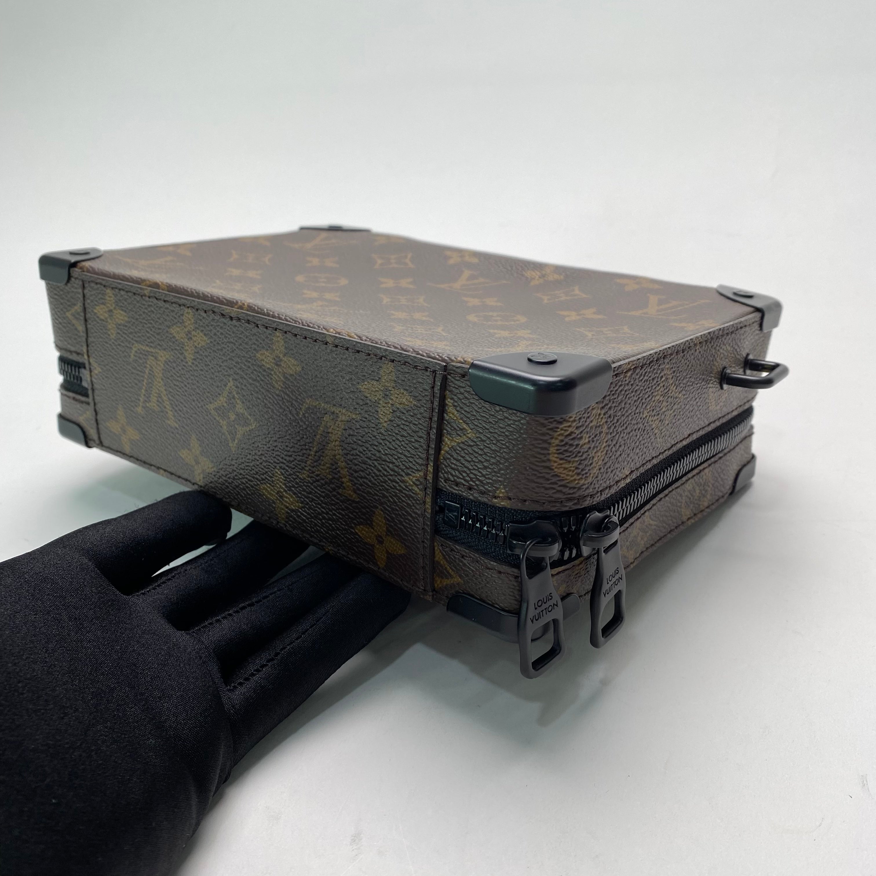 LV HANDLE SOFT TRUNK