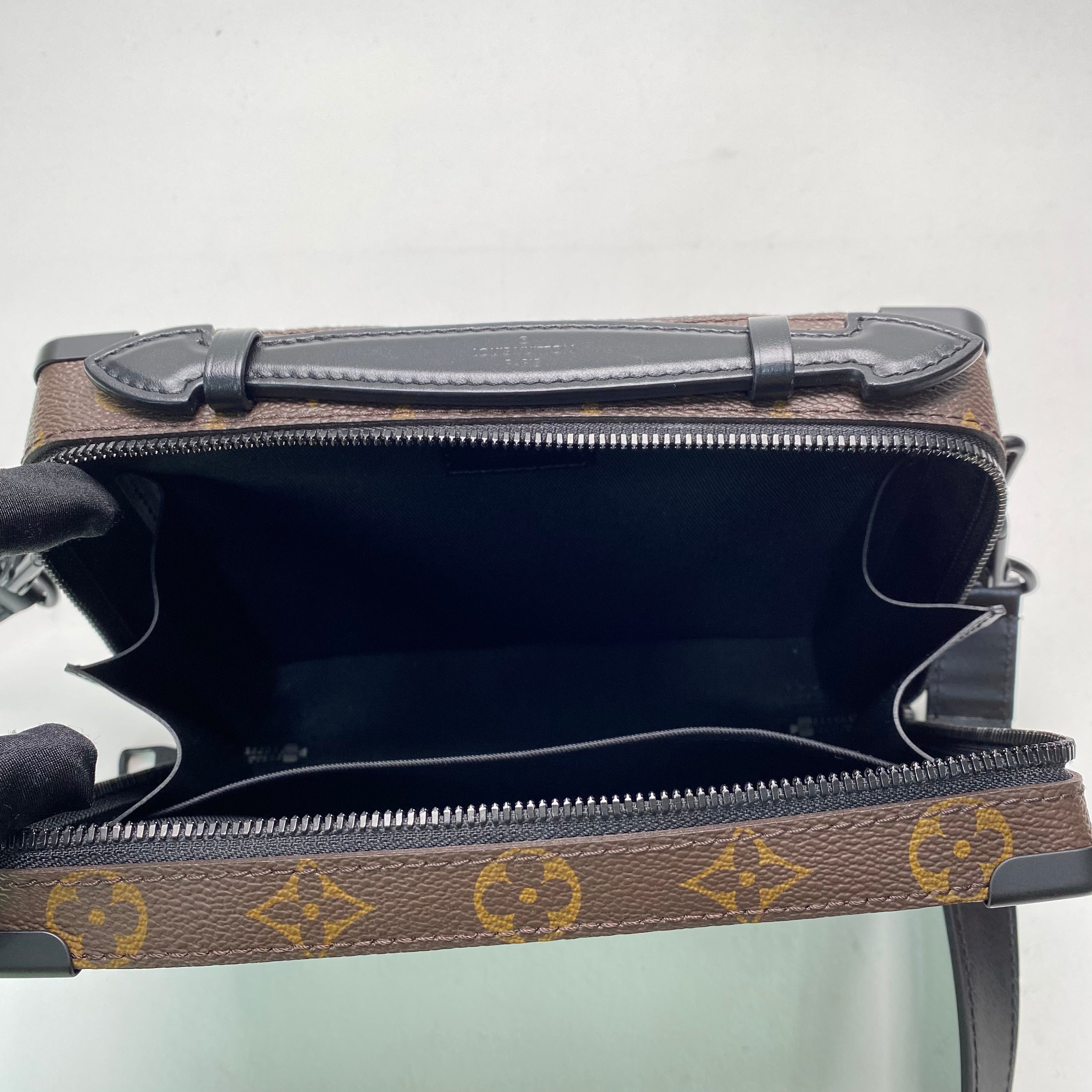 LV HANDLE SOFT TRUNK