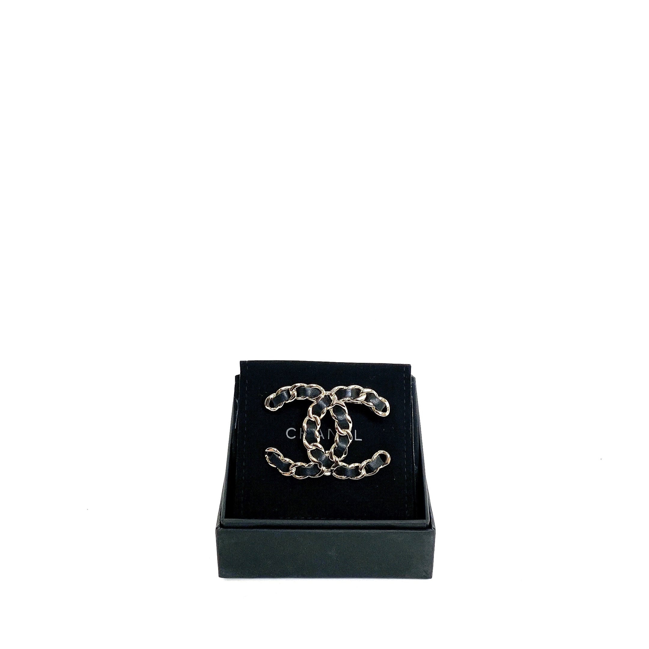 CHANEL BROOCH BLACK LEATHER