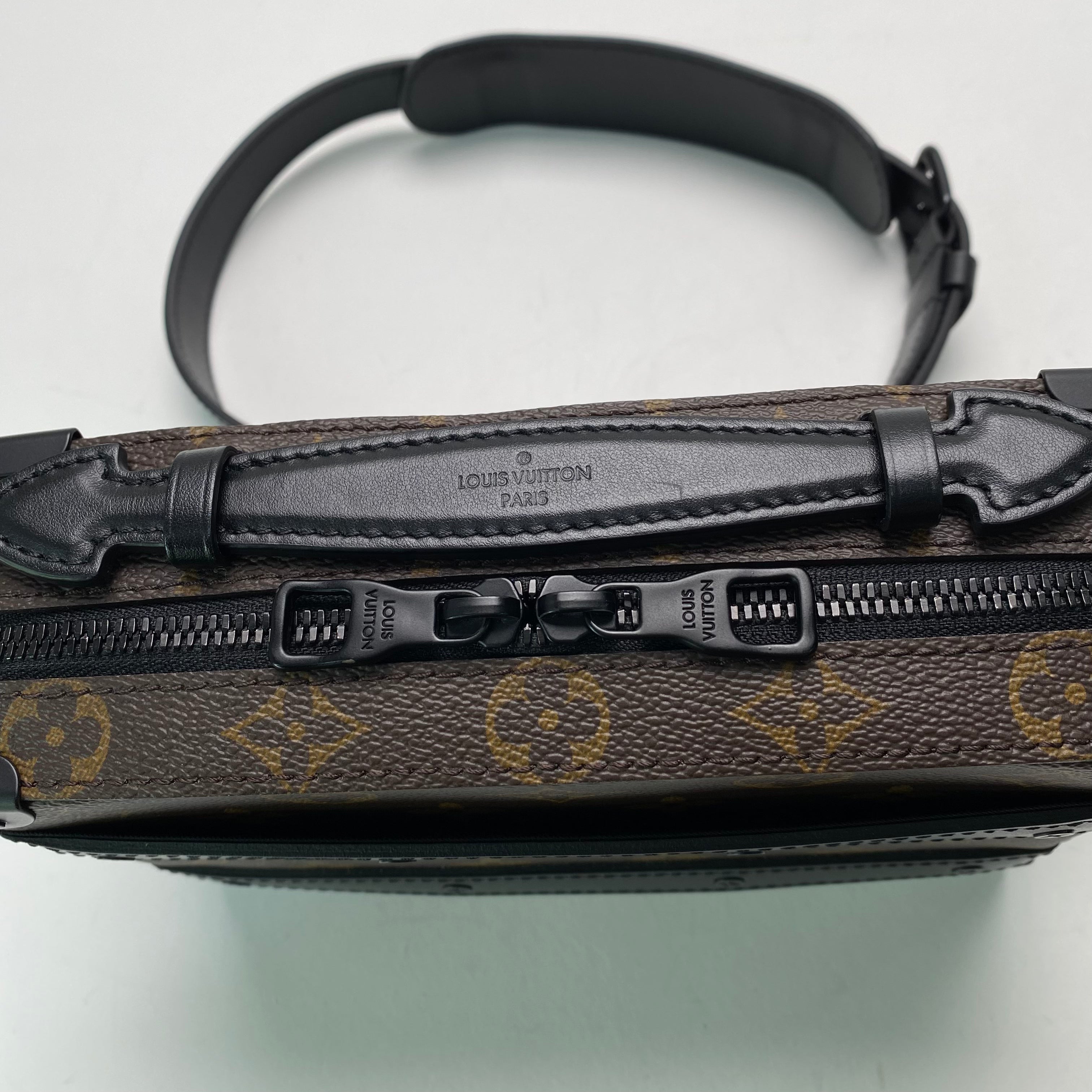 LV HANDLE SOFT TRUNK