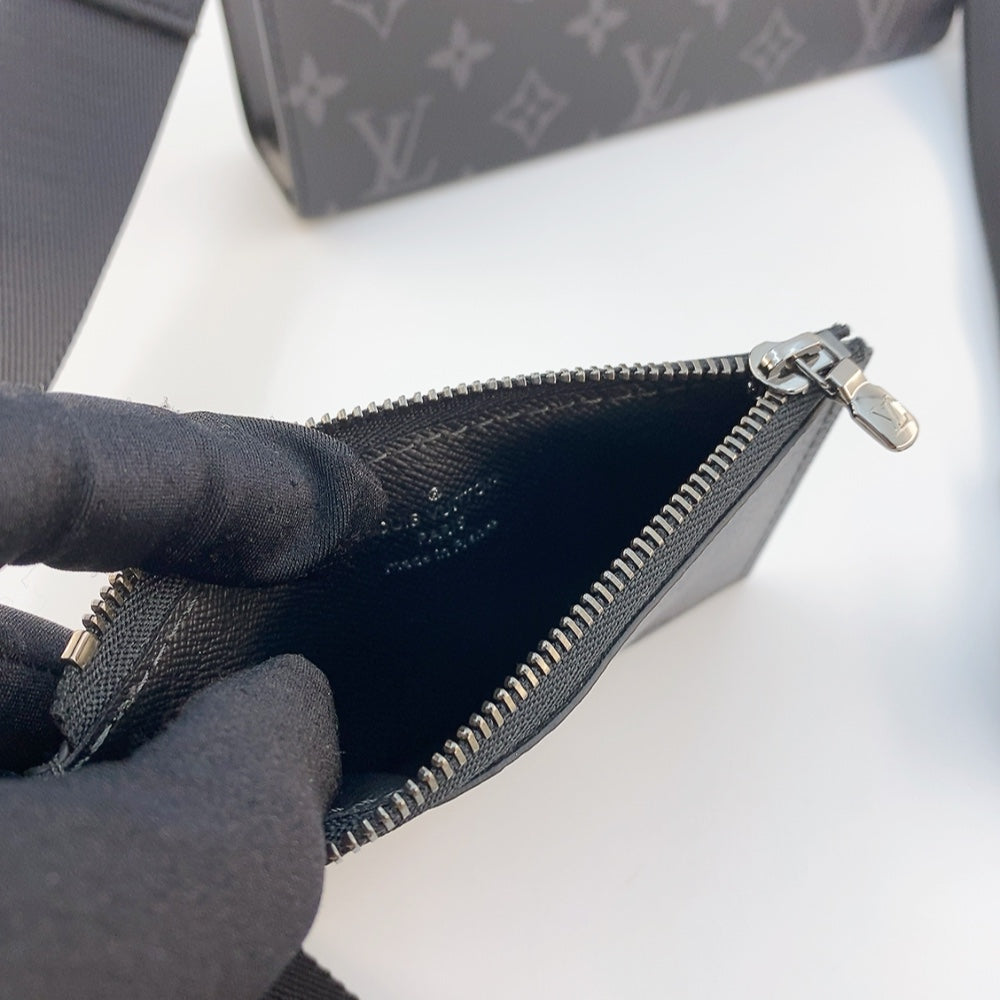 LV GASTON WEARABLE WALLET