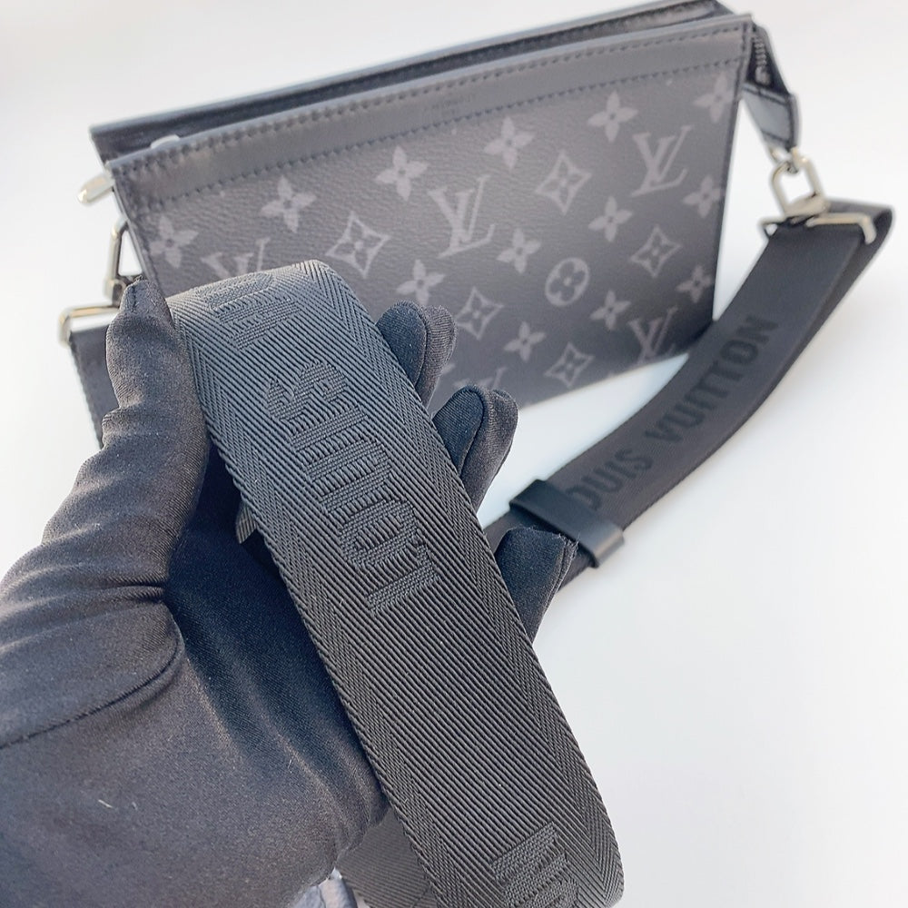 LV GASTON WEARABLE WALLET