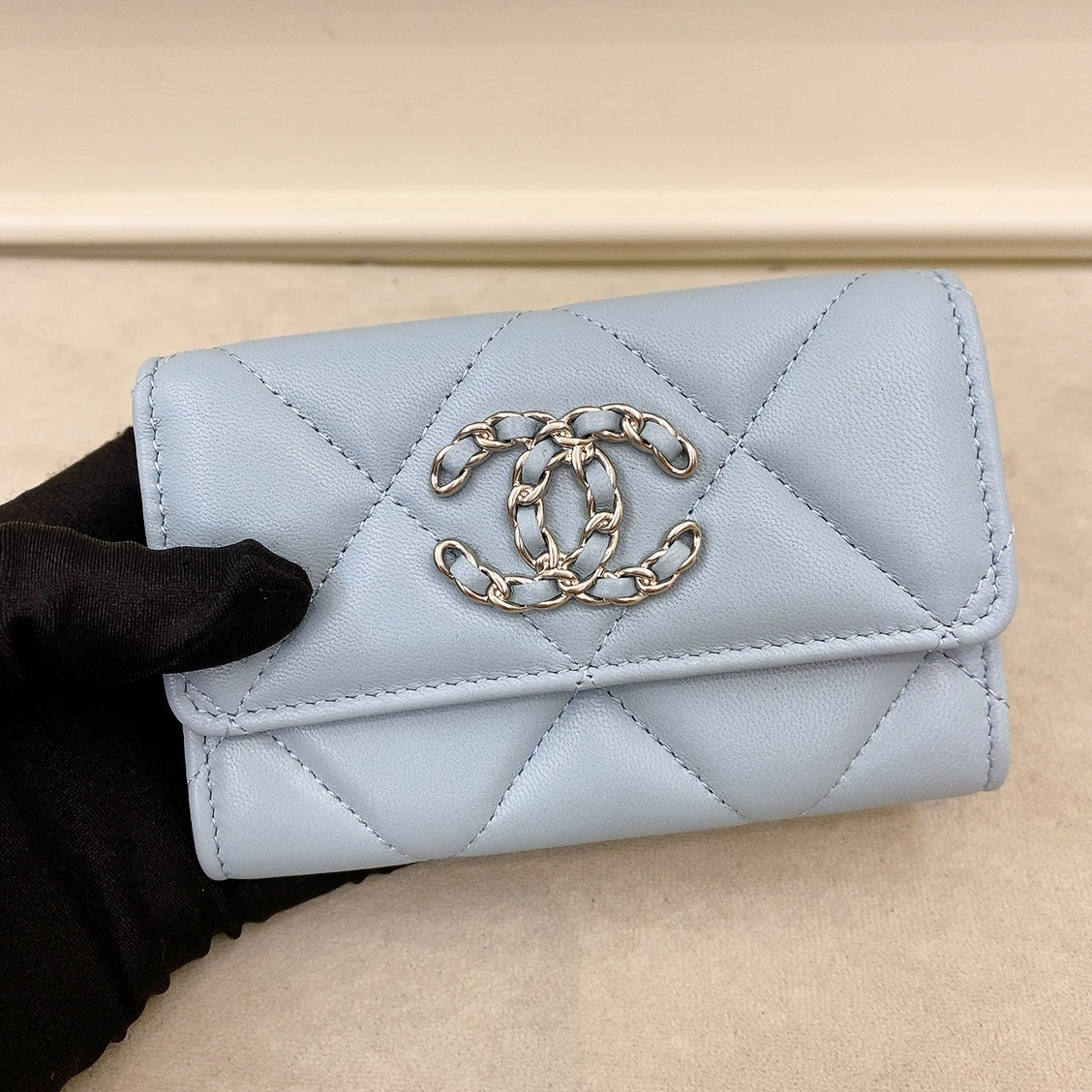 Chanel 19 flap card holder sale